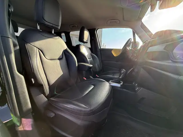 Jeep Renegade view 18