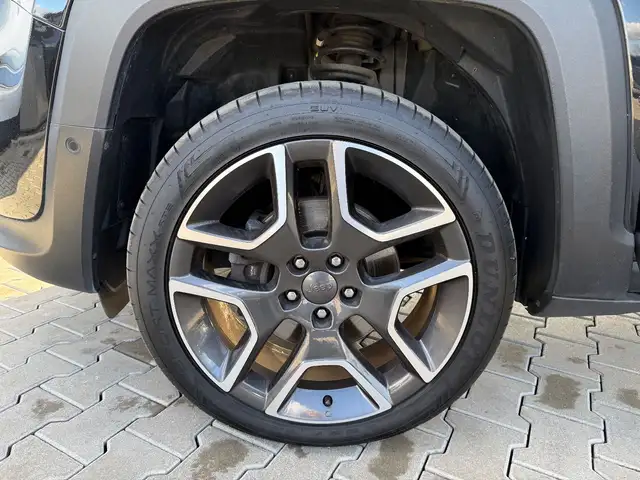 Jeep Renegade view 26