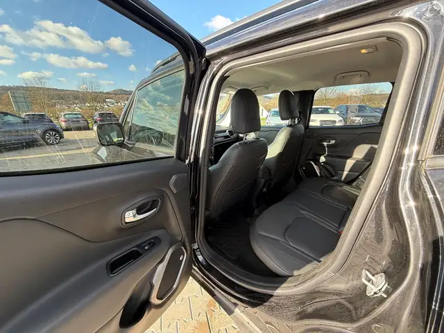 Jeep Renegade view 8
