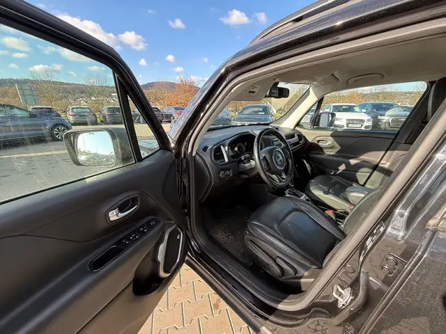 Jeep Renegade view 5