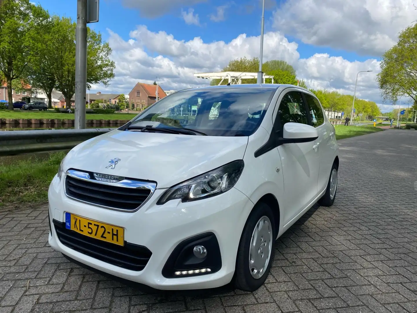 Peugeot 108 1.0 e-VTi Blue Lion airco elektrische ramen cv op Wit - 2