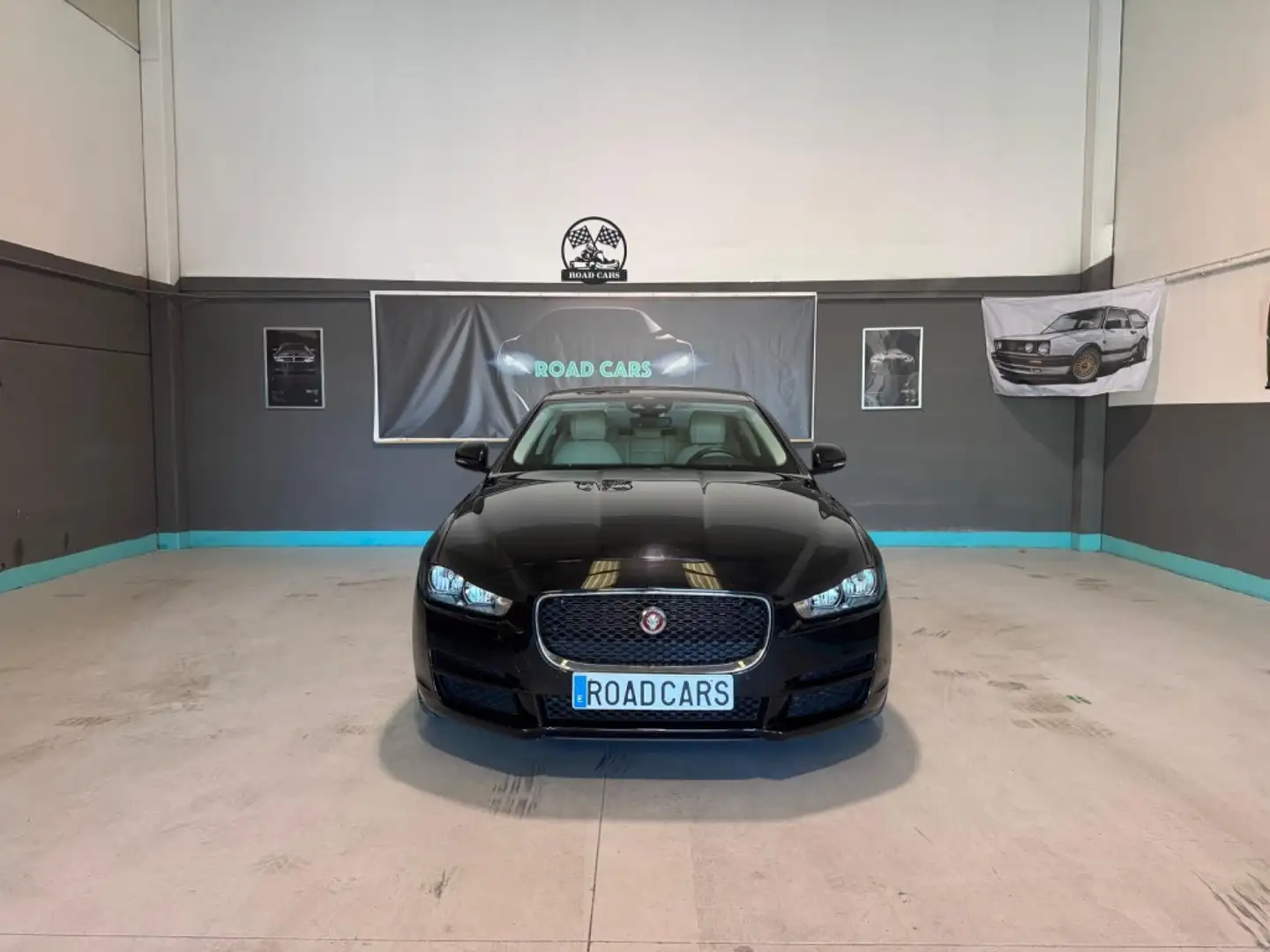Jaguar XE 2.0 Diesel Prestige Aut. 180 Schwarz - 2
