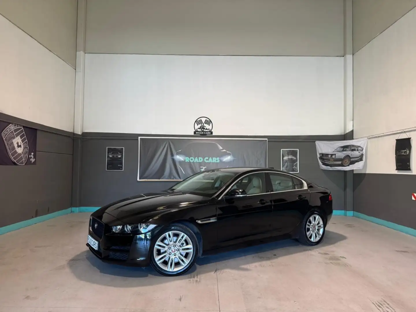 Jaguar XE 2.0 Diesel Prestige Aut. 180 Schwarz - 1