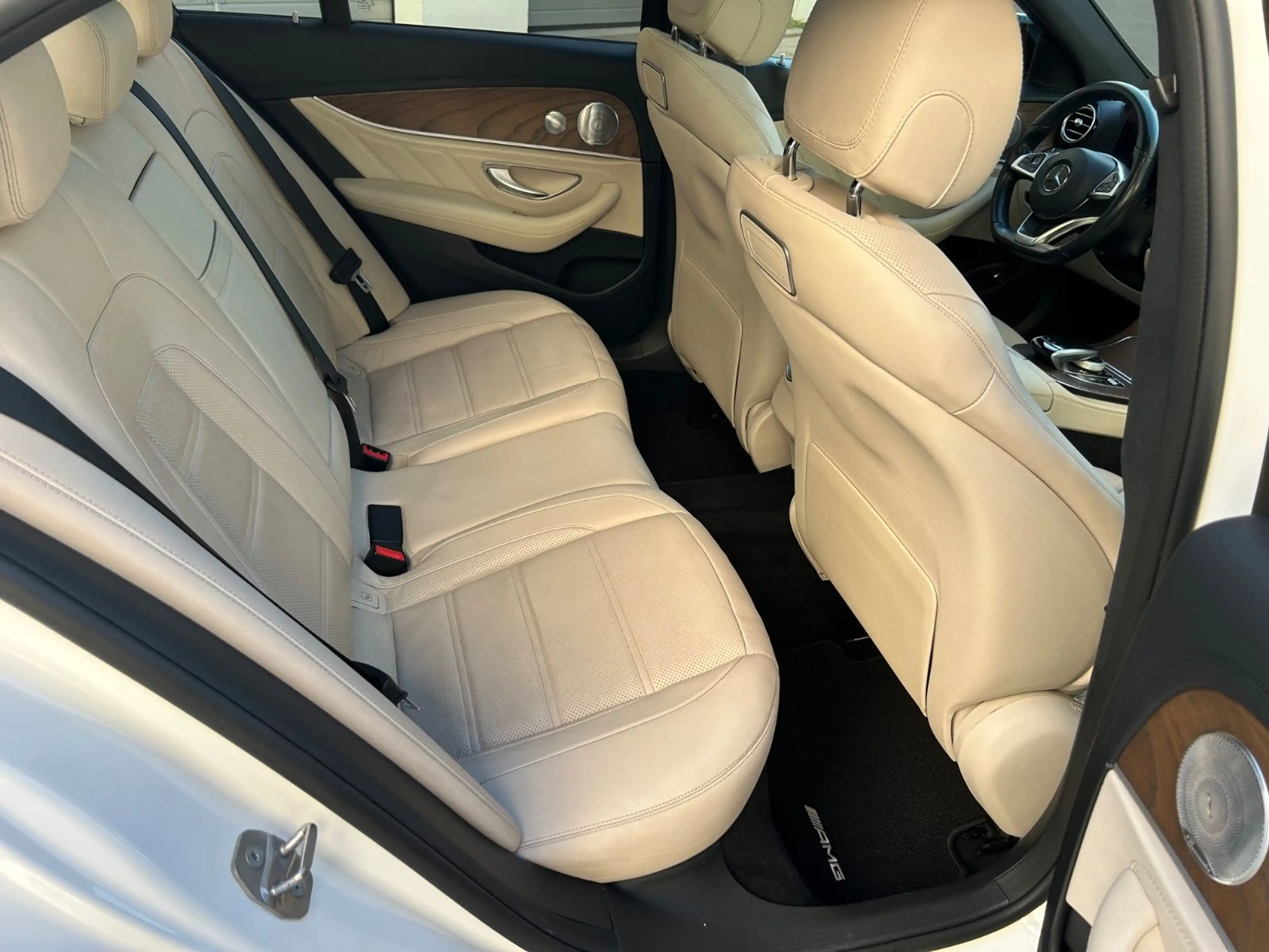 Mercedes-Benz E 43 AMG 4Matic/Distr/360 Kam/Night Paket — photo 12