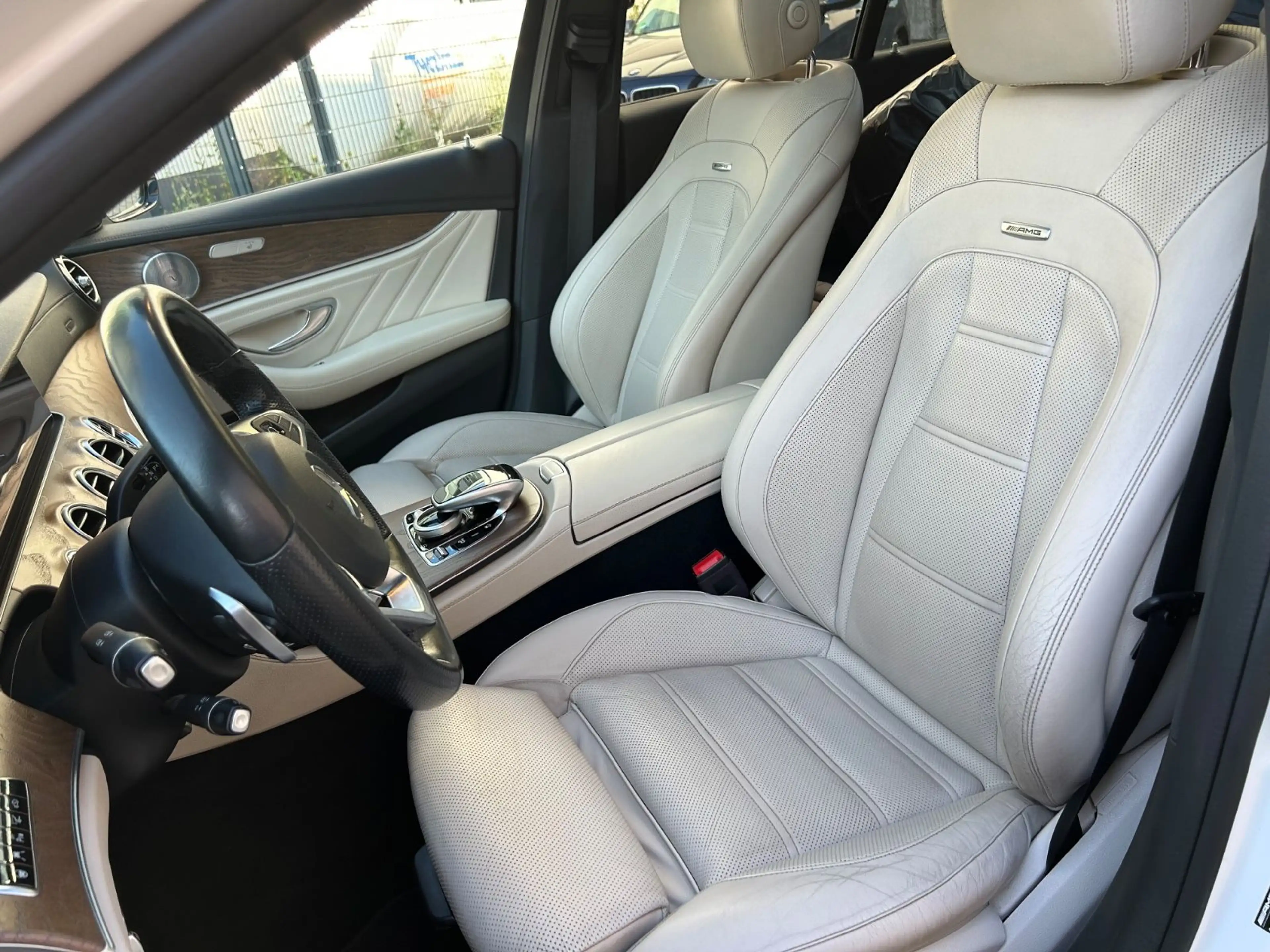 Mercedes-Benz E 43 AMG 4Matic/Distr/360 Kam/Night Paket — photo 8