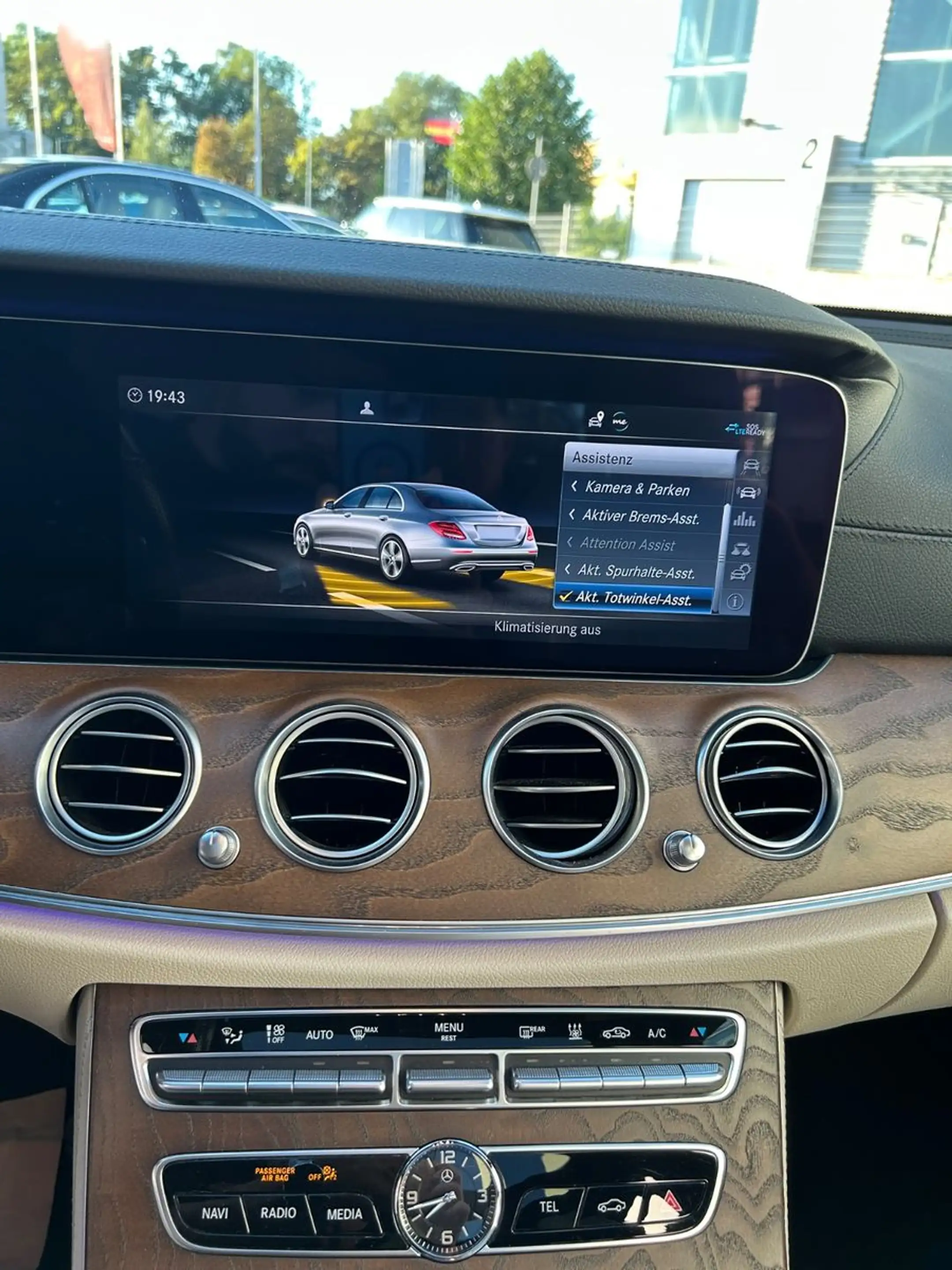 Mercedes-Benz E 43 AMG 4Matic/Distr/360 Kam/Night Paket — photo 17