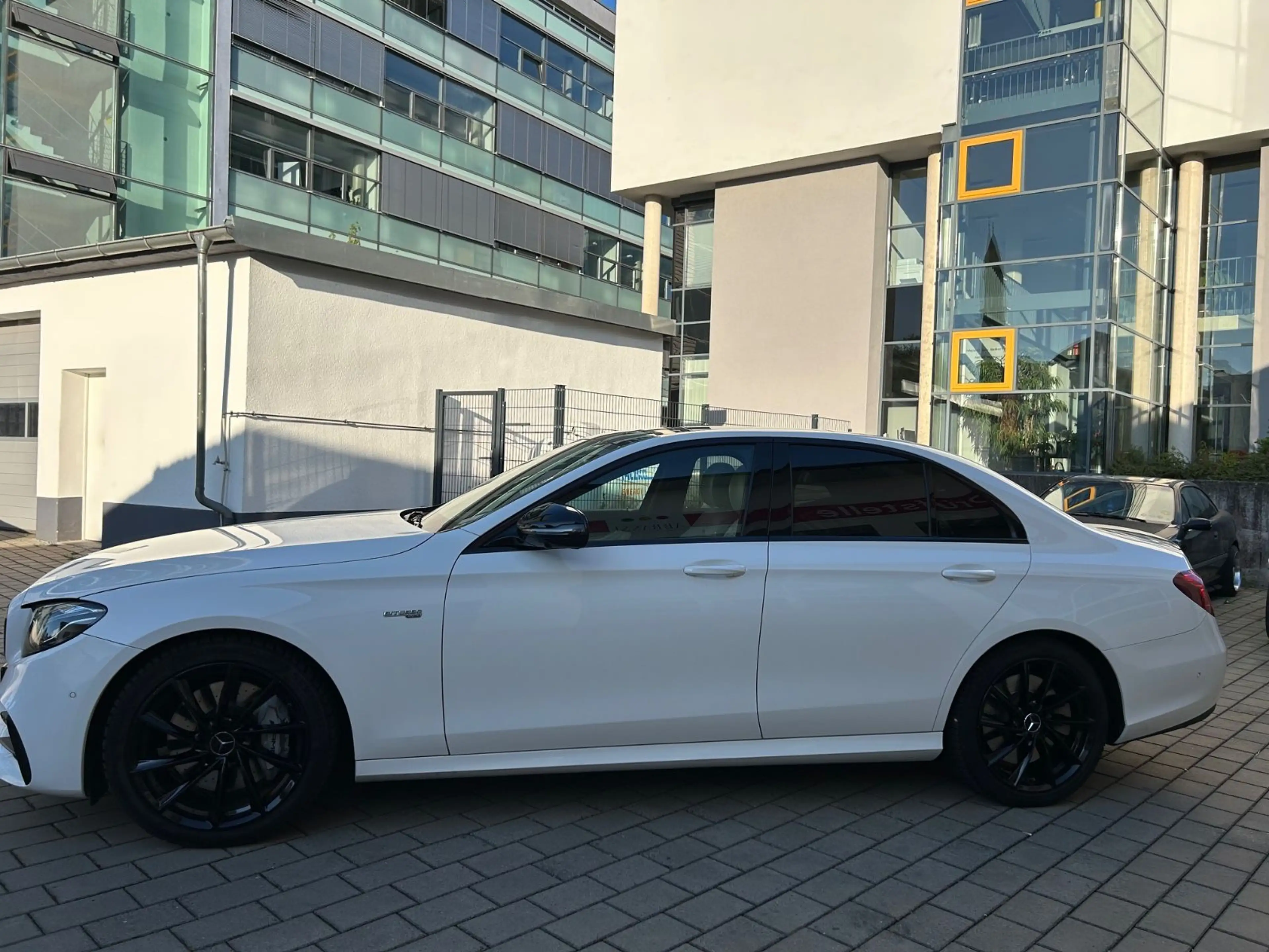 Mercedes-Benz E 43 AMG 4Matic/Distr/360 Kam/Night Paket — photo 4