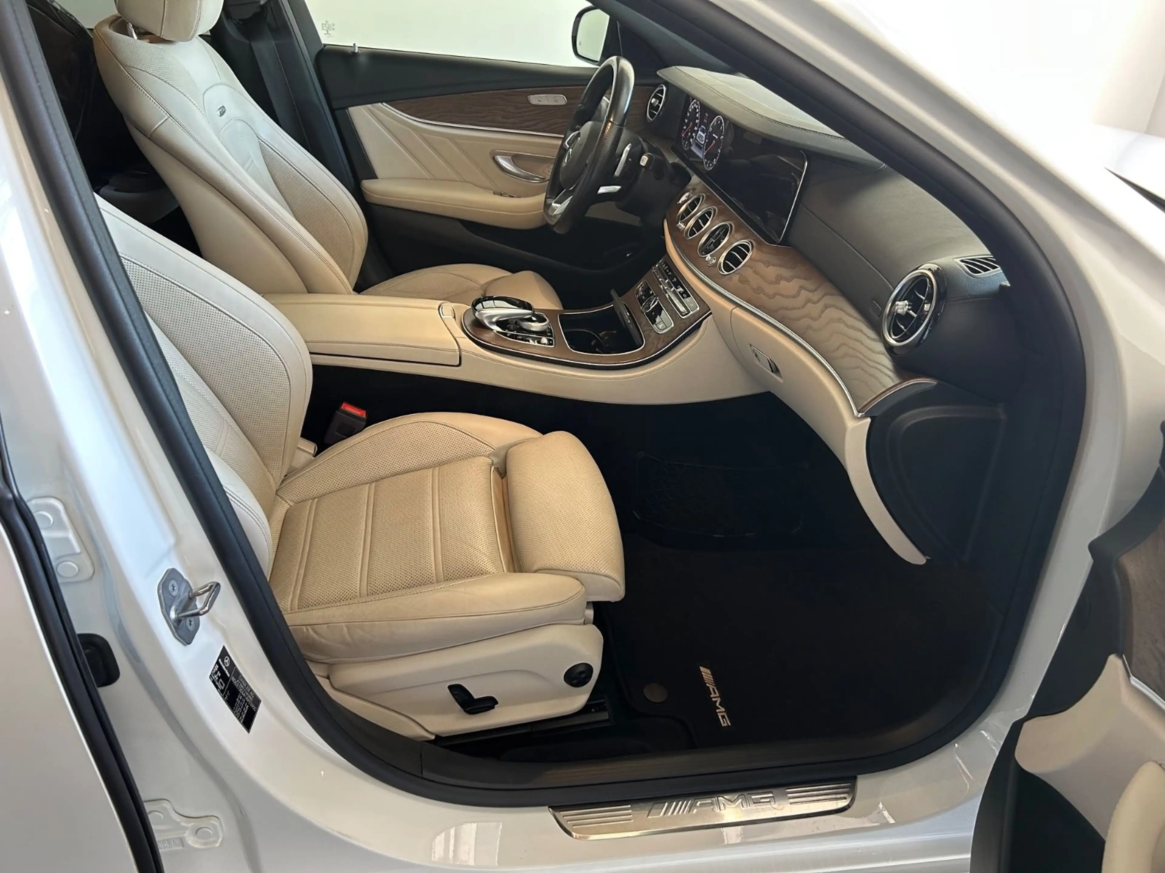 Mercedes-Benz E 43 AMG 4Matic/Distr/360 Kam/Night Paket — photo 22