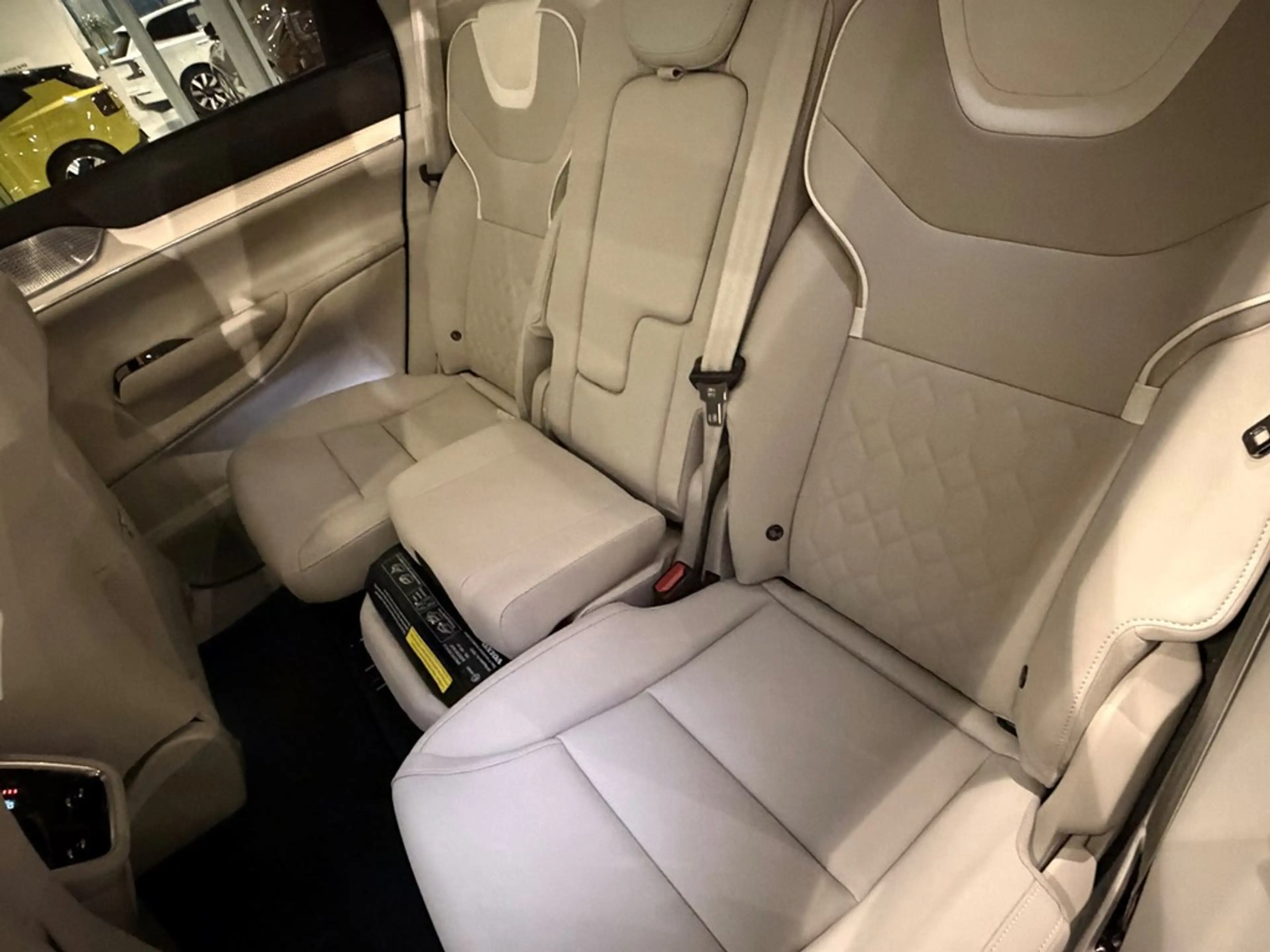 Volvo EX90 * SOLD * Ultra Twin Motor + LUCHTVERING/B&W — photo 7