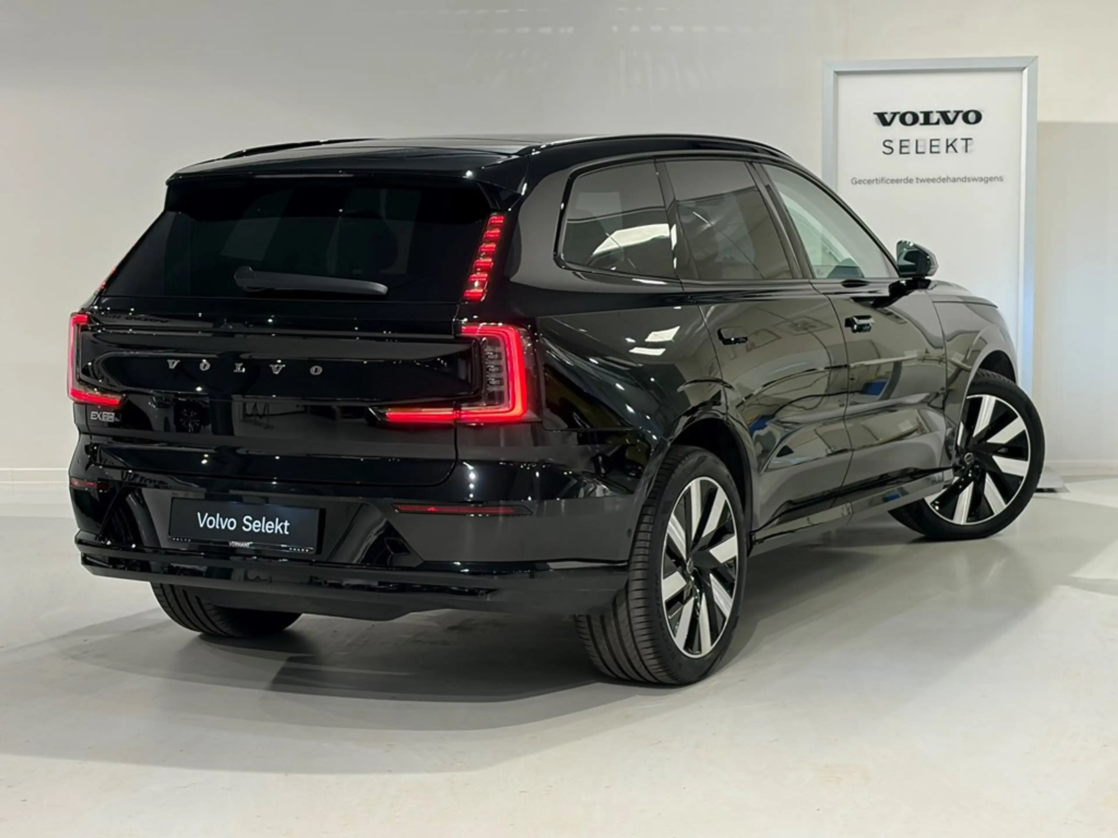 Volvo EX90 * SOLD * Ultra Twin Motor + LUCHTVERING/B&W — photo 2