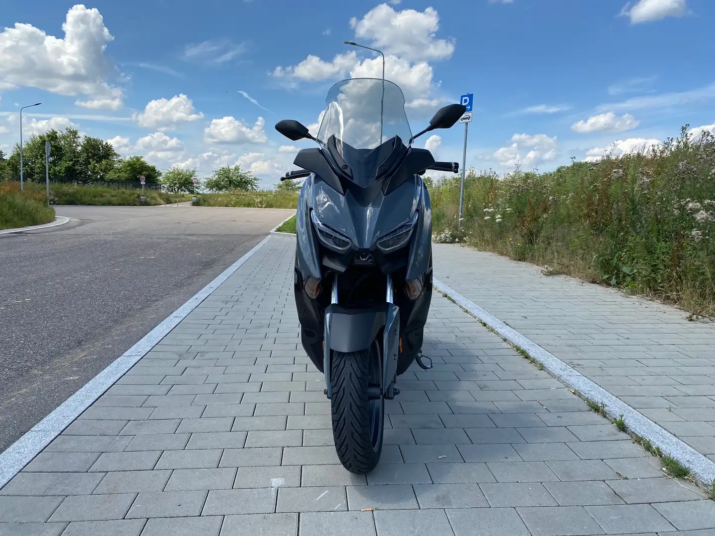 Yamaha X-Max 125 Tech max Argintiu - 1