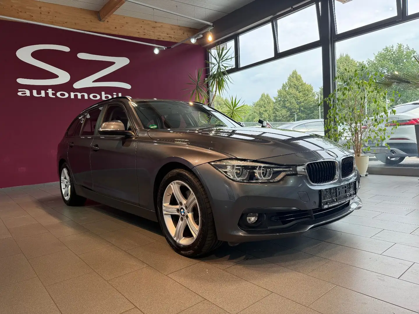 BMW 320 I Advantage*Pano*AHK*LED*Tempomat* Grau - 1