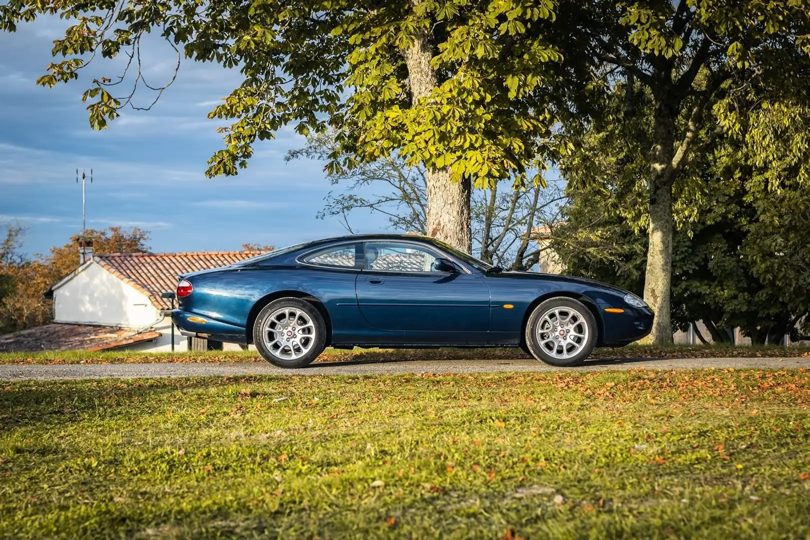 Jaguar XK8 R 4.0 SURALIMENTE COUPE BA Bleu - 2