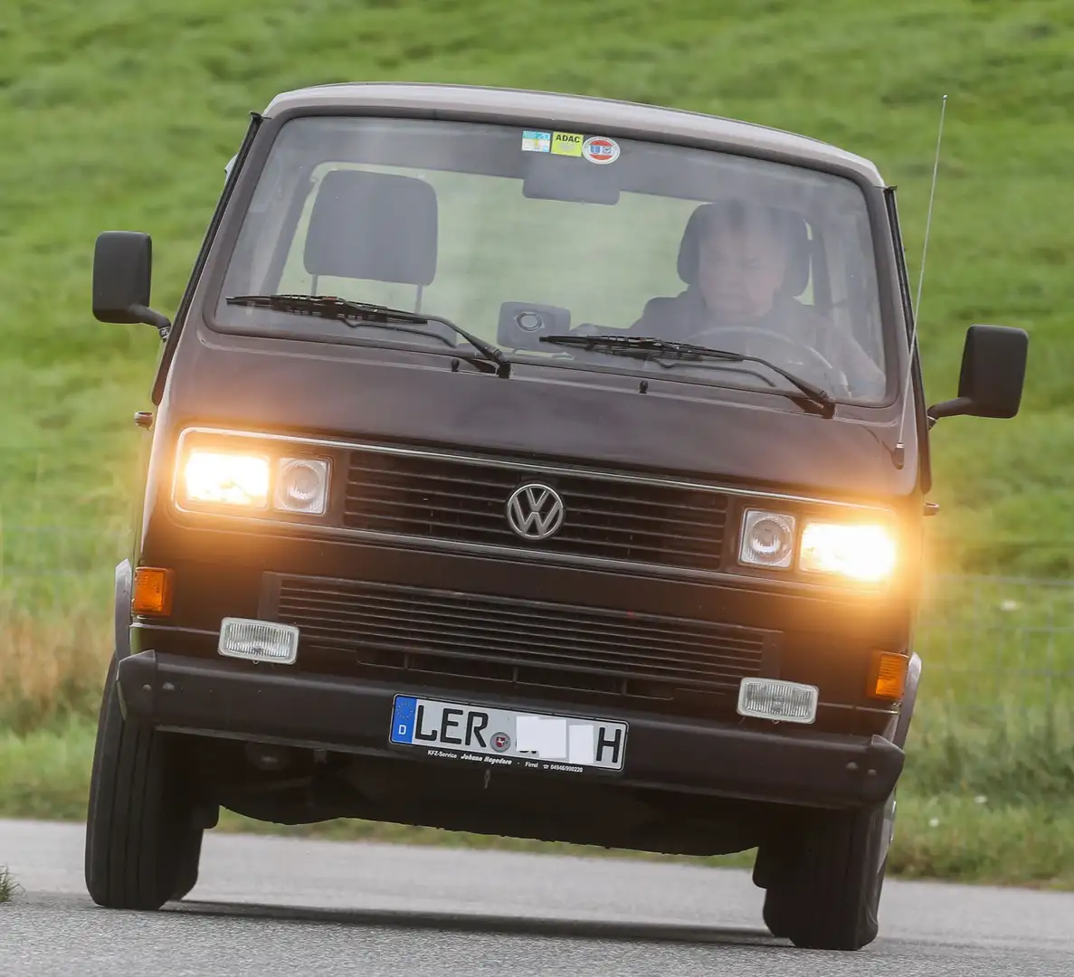 Volkswagen T3 Caravelle VW T3 1,6 TD LLK, 100 PS, 1. Hand, ATM, HU 08/26 Braun - 1