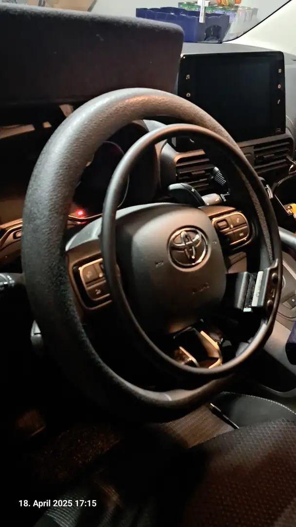 Toyota Proace City Proace City Verso L1 1,2 130 Family+ Aut.Family+ Schwarz - 2
