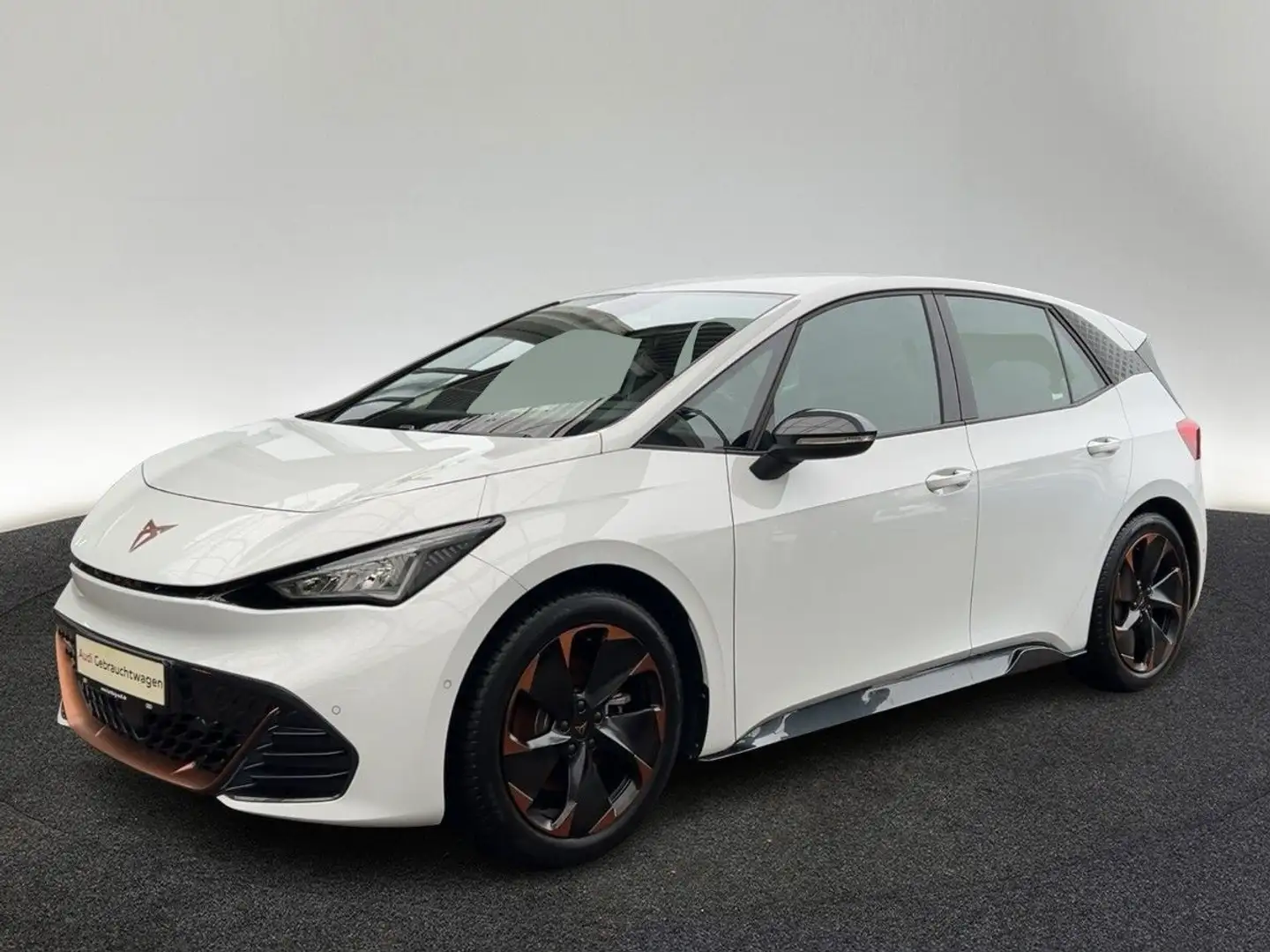 CUPRA Born 150kW Waermepumpe Navi Sitzhzg Kamera Weiß - 2