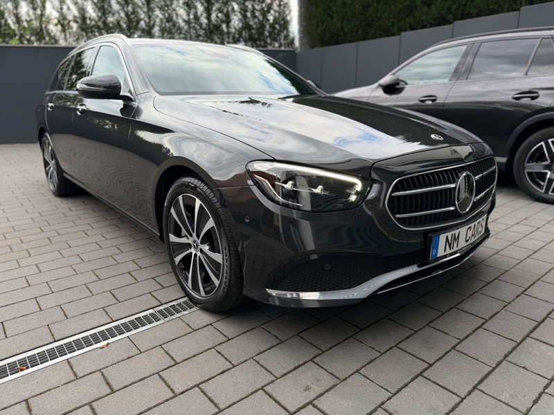 Mercedes-Benz E 300 de/EXCLUSIVE/BURMESTER/DISTRONIC/AHK/KAMER