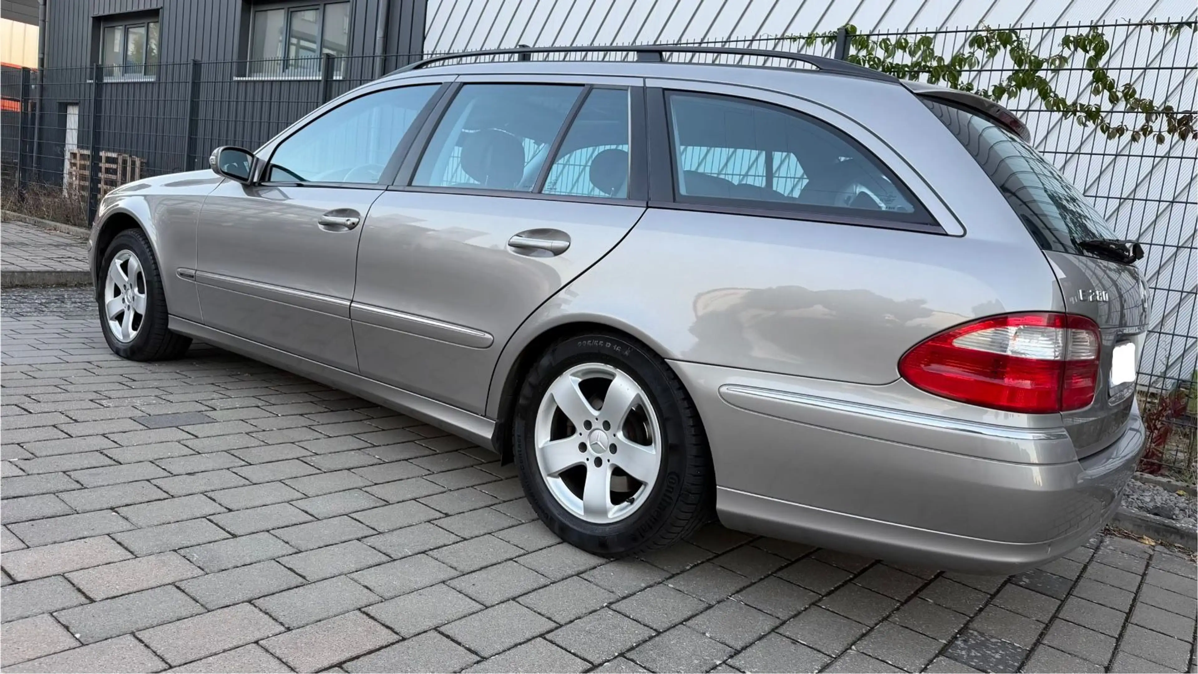 Mercedes-Benz E 280 CDI AUTOMATIK AVANTGARDE TÜV,NAVI,LEDER — photo 3