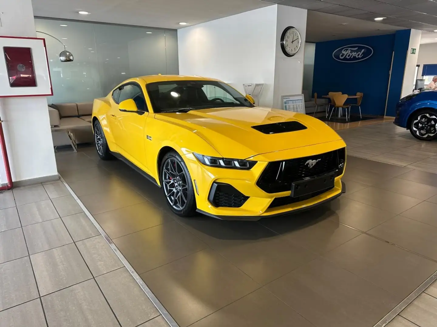 Ford Mustang Fastback 5.0 Ti-VCT GT Amarillo - 2