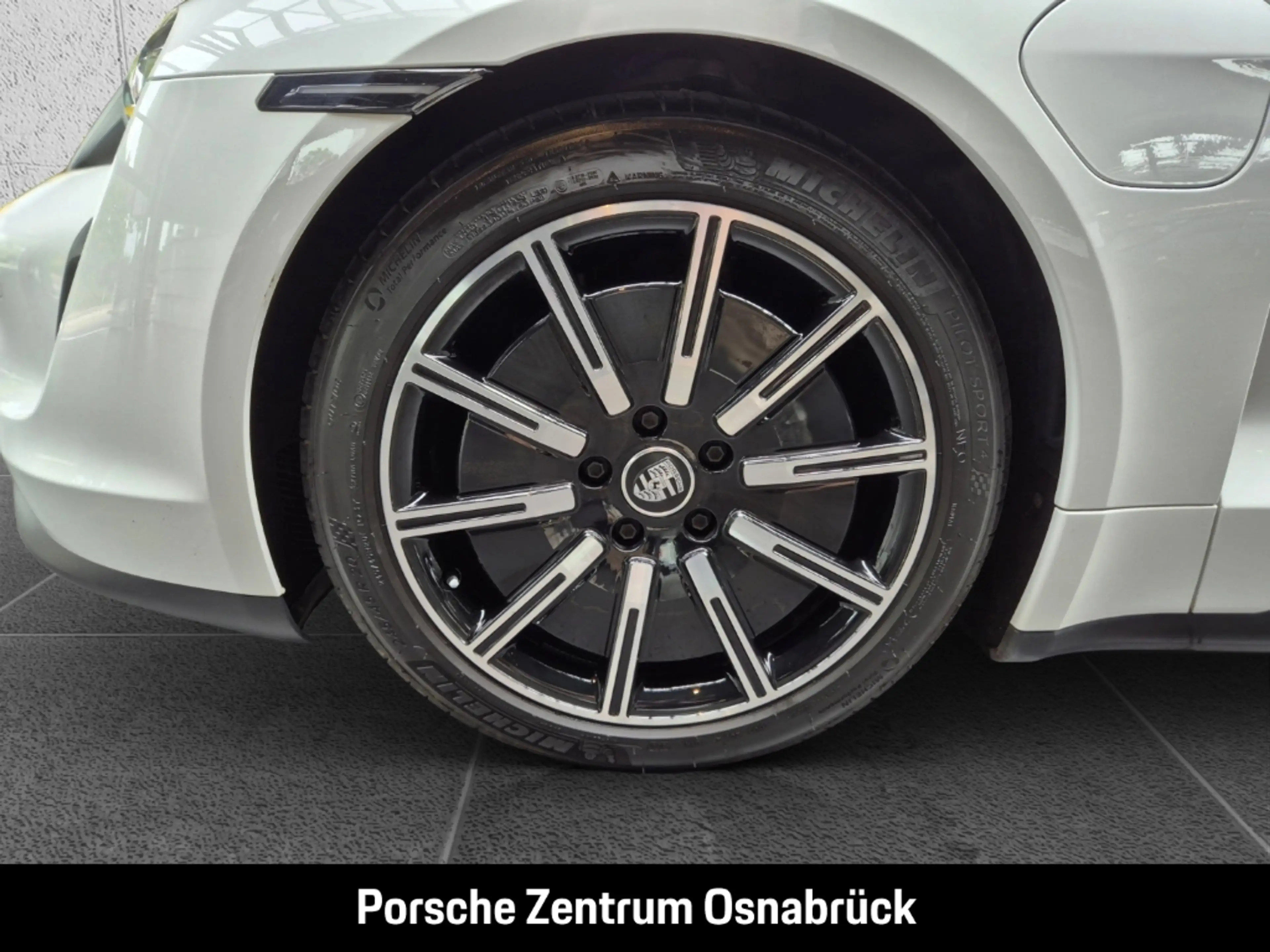 Porsche Taycan Sport Turismo — photo 11