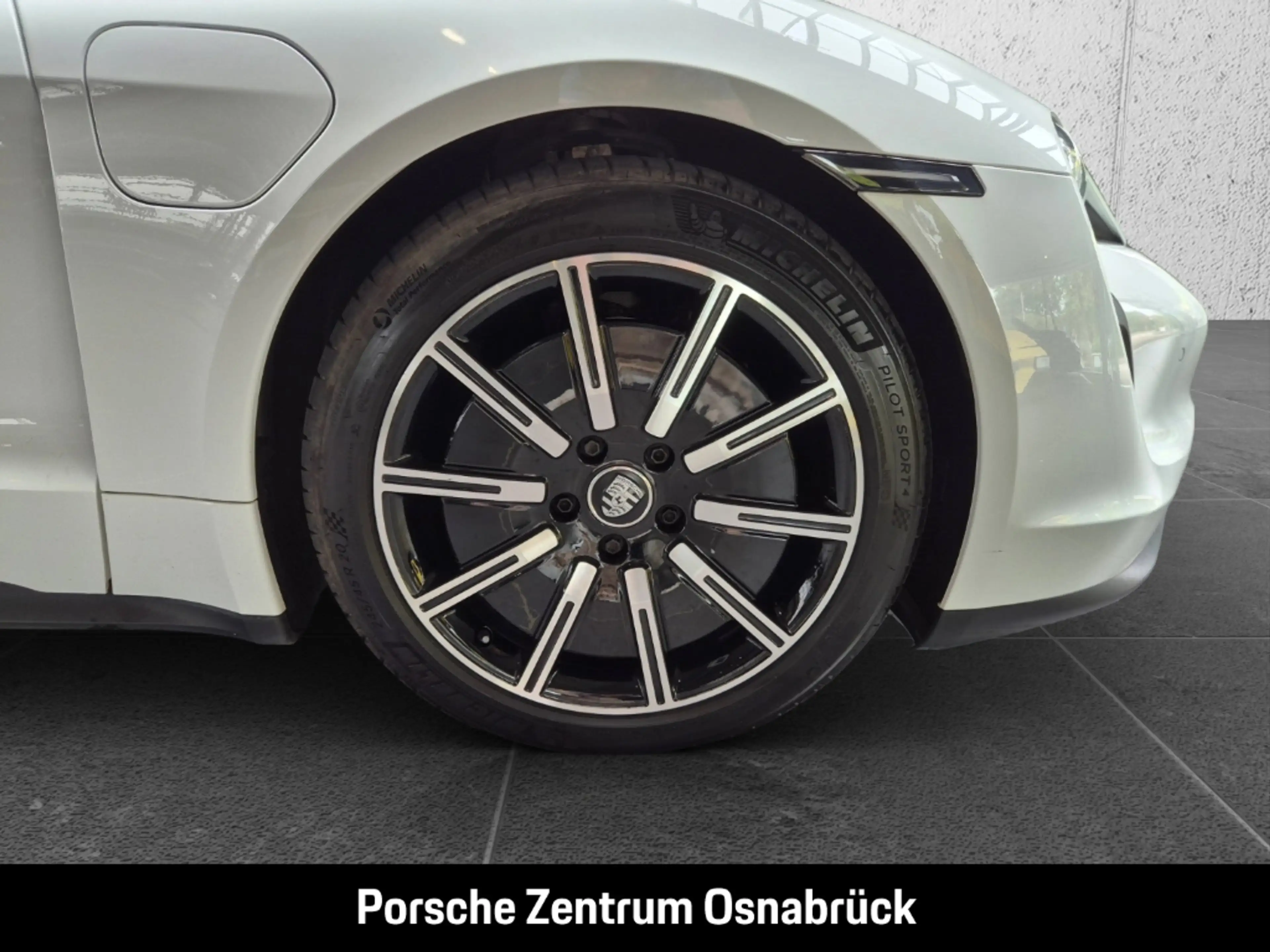 Porsche Taycan Sport Turismo — photo 12