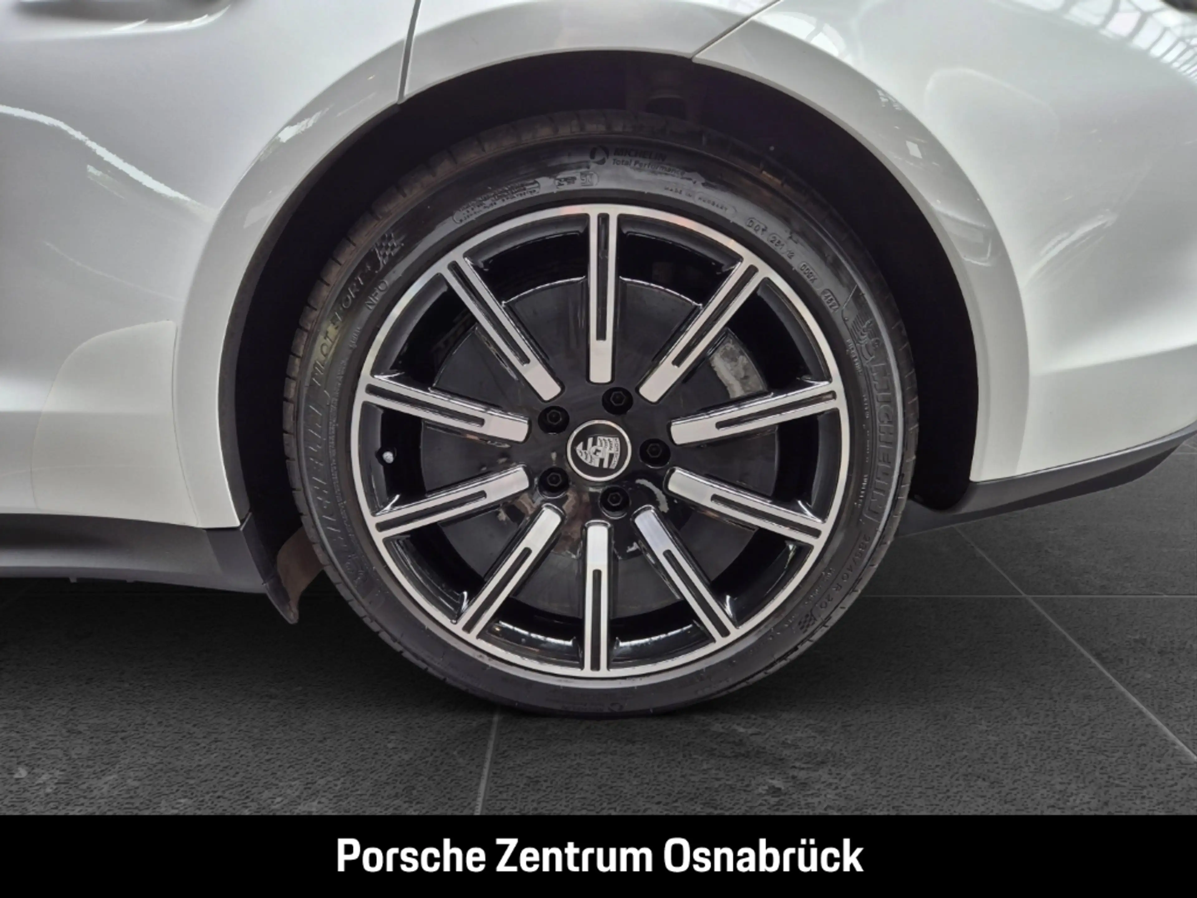 Porsche Taycan Sport Turismo — photo 13