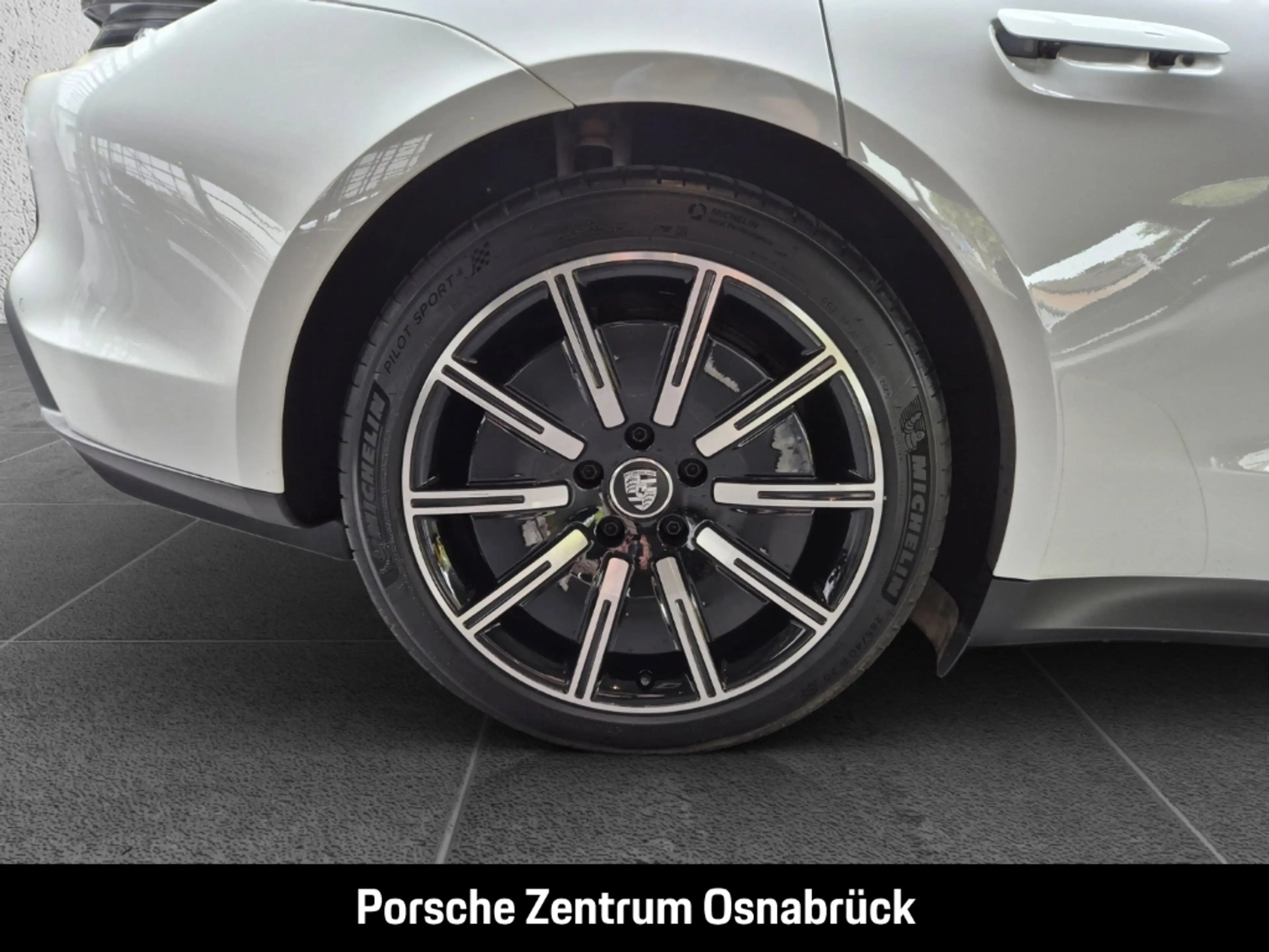 Porsche Taycan Sport Turismo — photo 14