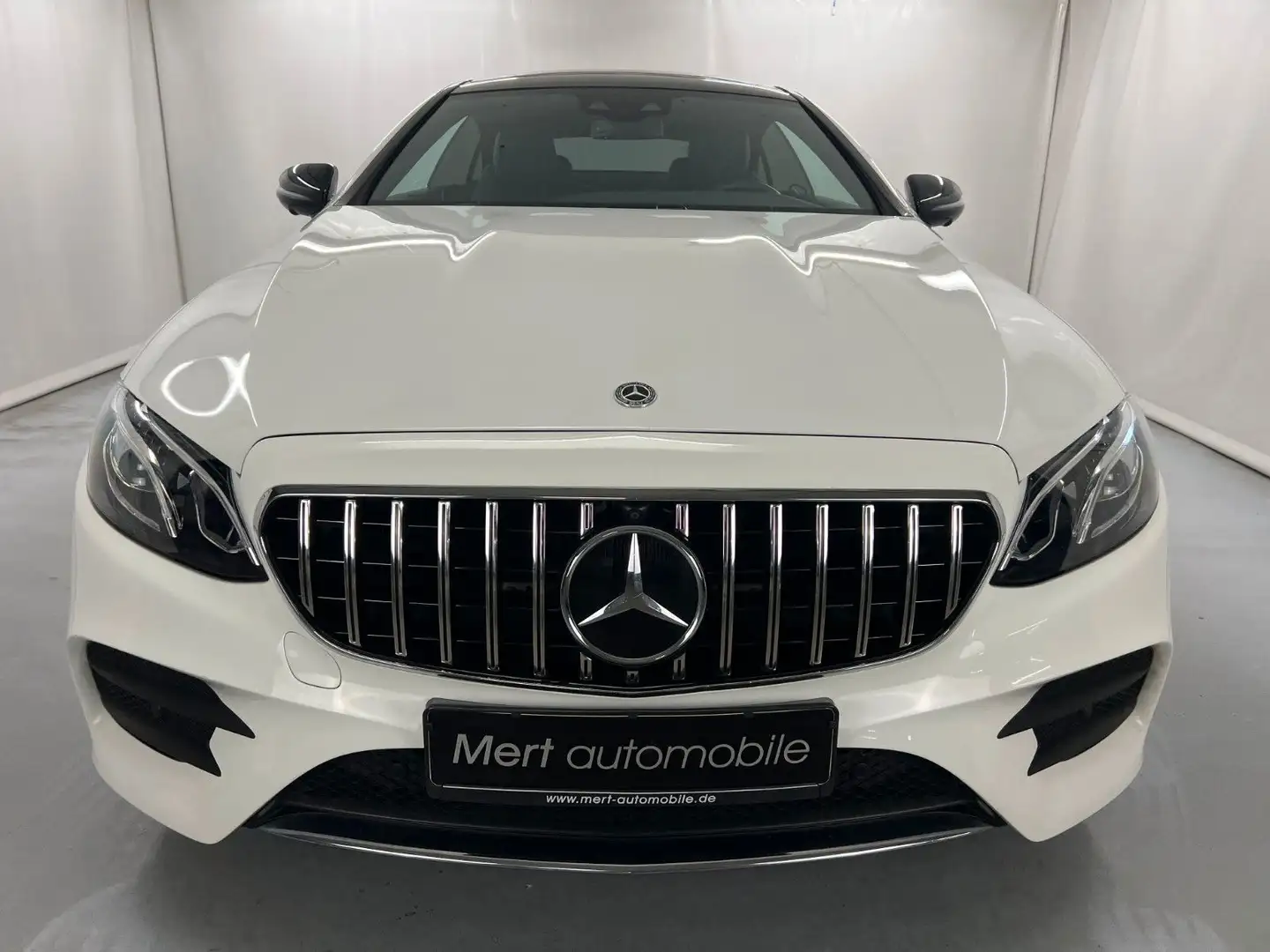 Mercedes-Benz E 220 d*AMG*PANO*DISTR*WIDE*KEYL*SOFTCLOSE*360°* Weiß - 2