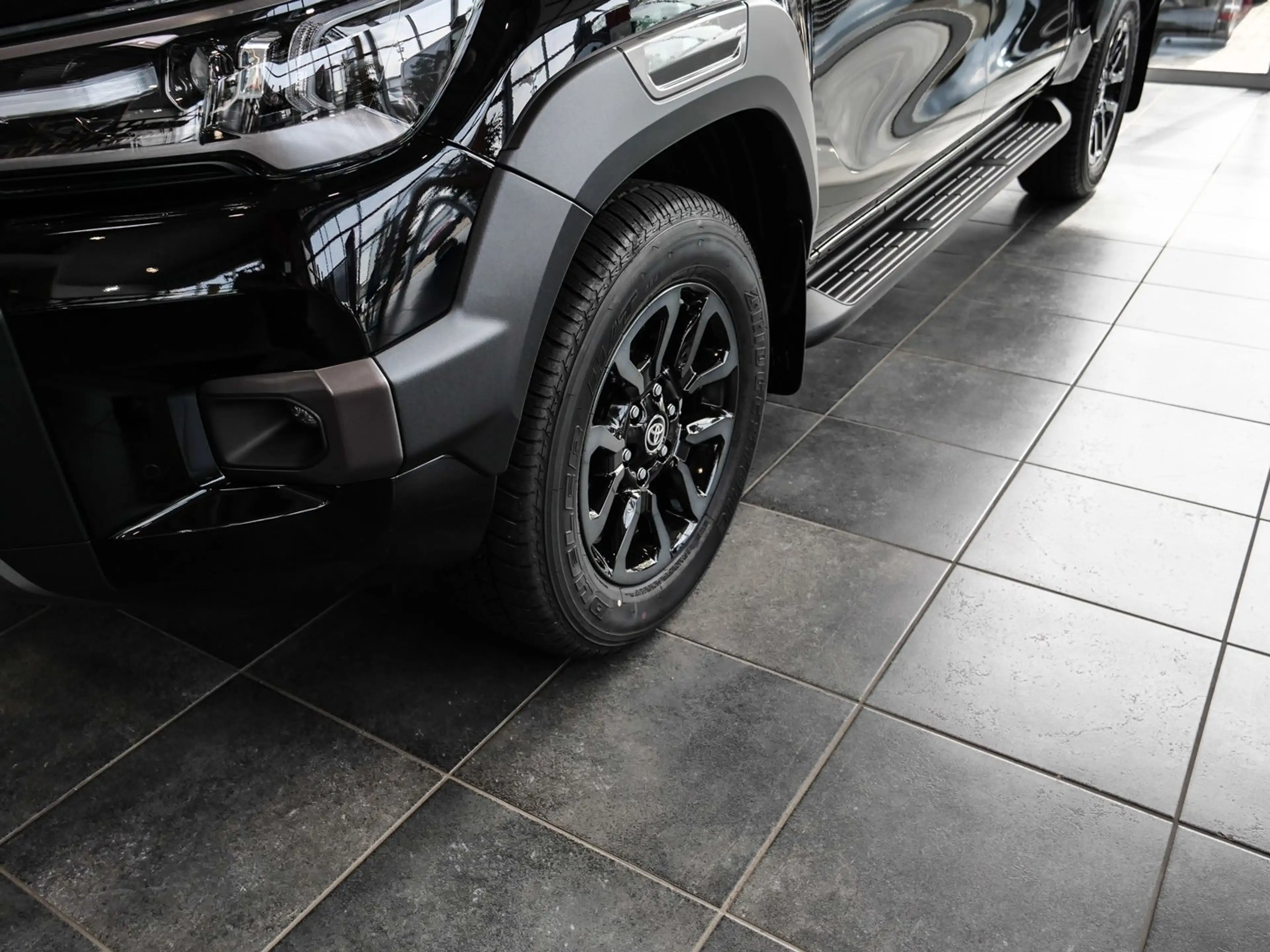 Toyota Hilux 2.8l D-4D 204 PS Double Cab 4X4 Invincible — photo 3