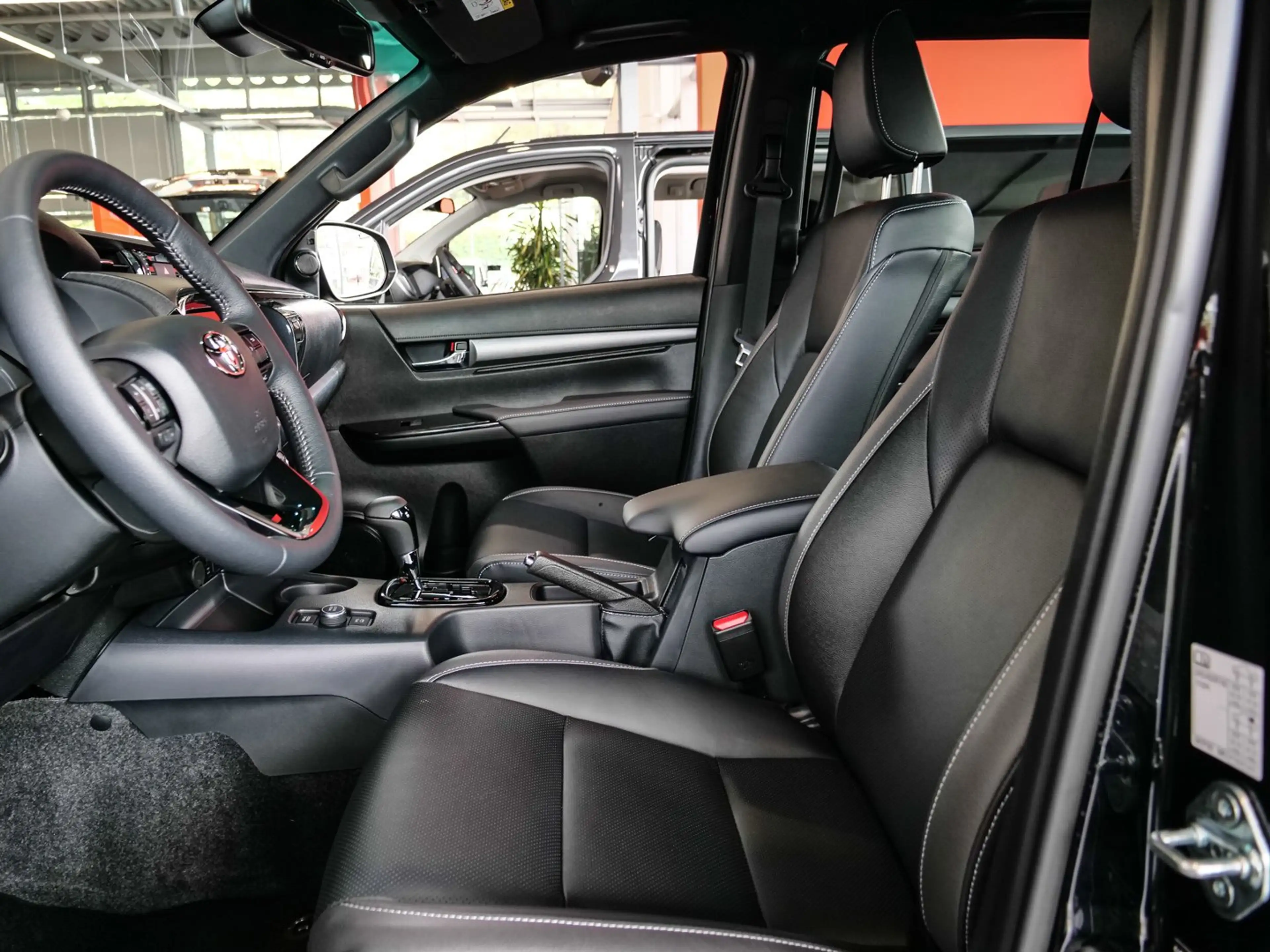 Toyota Hilux 2.8l D-4D 204 PS Double Cab 4X4 Invincible — photo 6