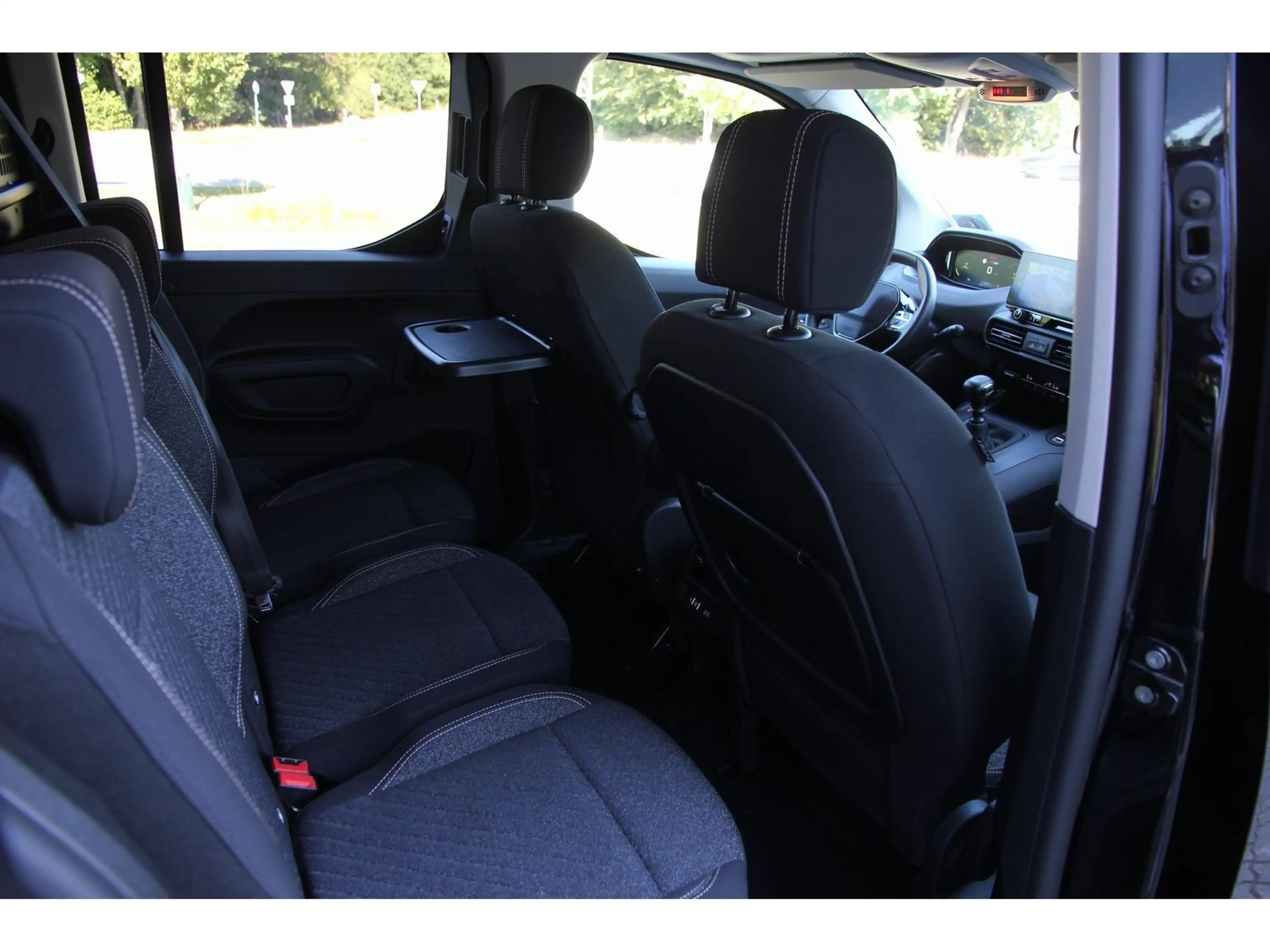 Peugeot Rifter Allure HDI 100 N1 L2 Navi AHK RFK LED Kli — photo 9