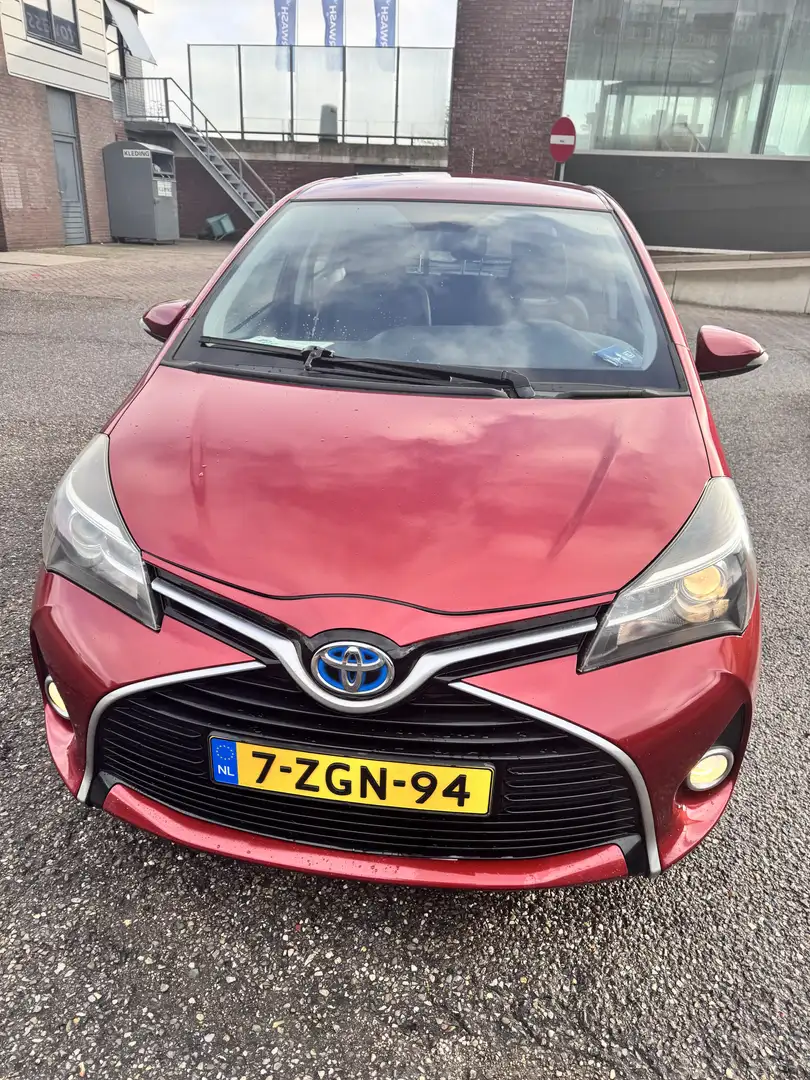 Toyota Yaris 1.5 Hybride Rood - 1