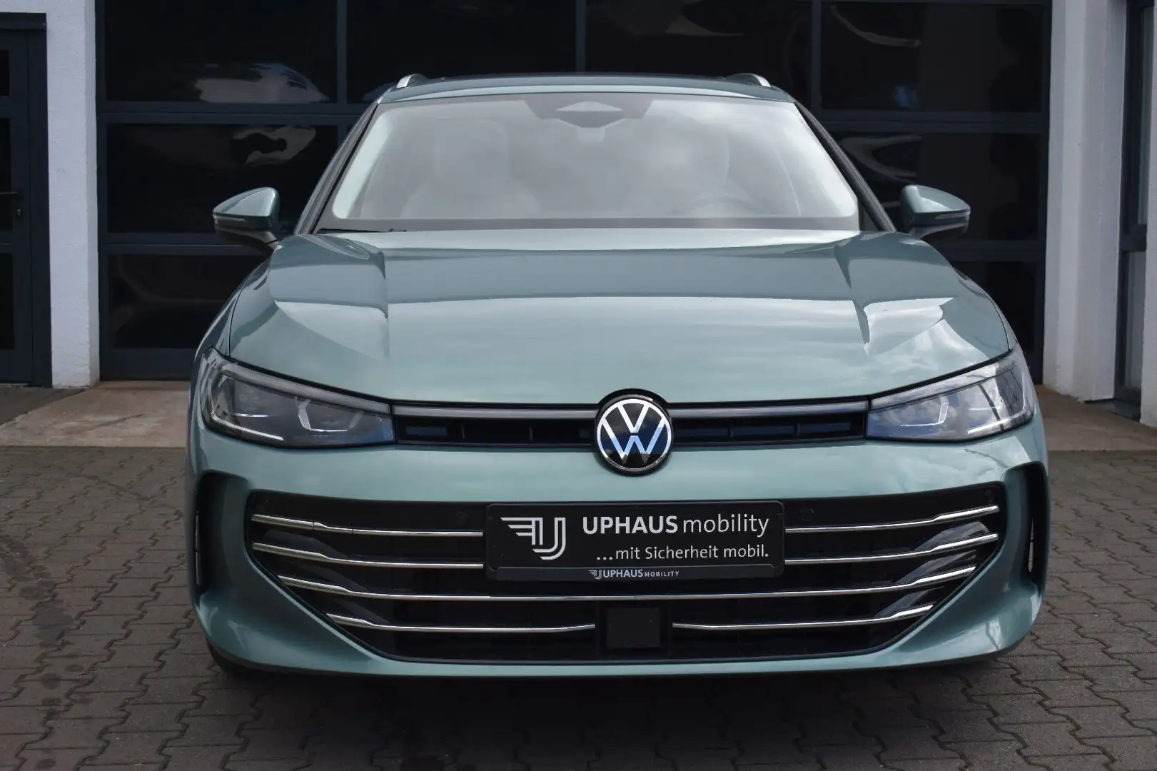 Volkswagen Passat Variant 2.0 TDI DSG Elegance*neues Mod. Grün - 2
