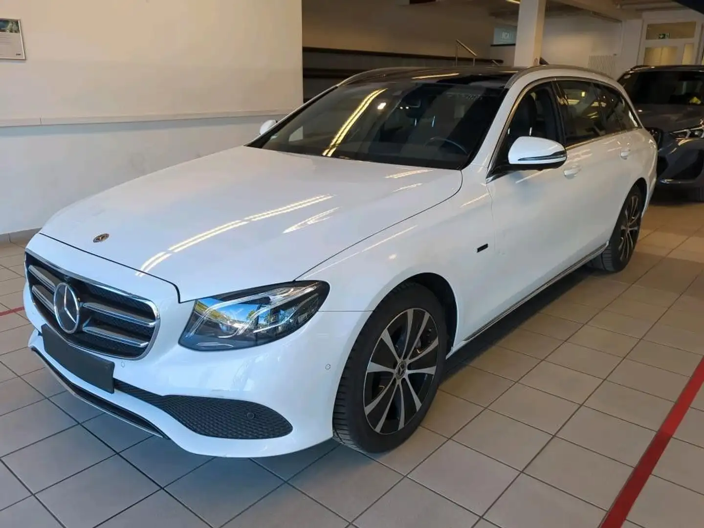 Mercedes-Benz E 300 T de AVANTGARDE/PAN-DACH/18"/MULTI-BEAM/K Blanc - 1