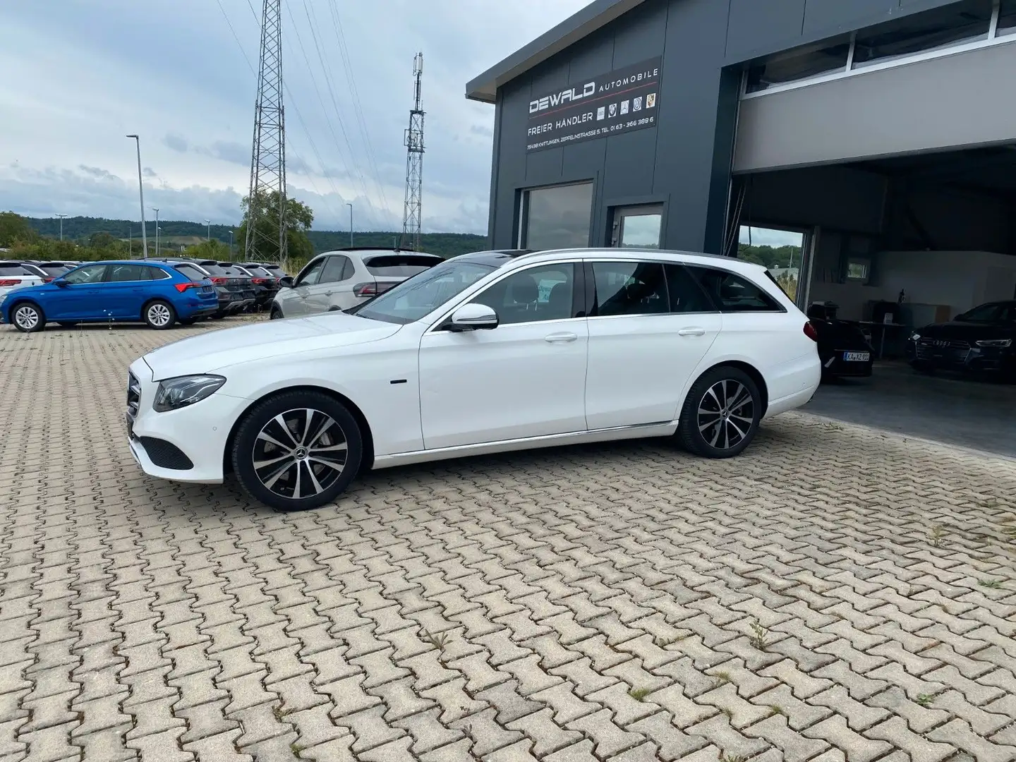 Mercedes-Benz E 300 deT9GA/ AVANTGARDE/PAN-DACH/18"/MULTI-BEAM/ Weiß - 2