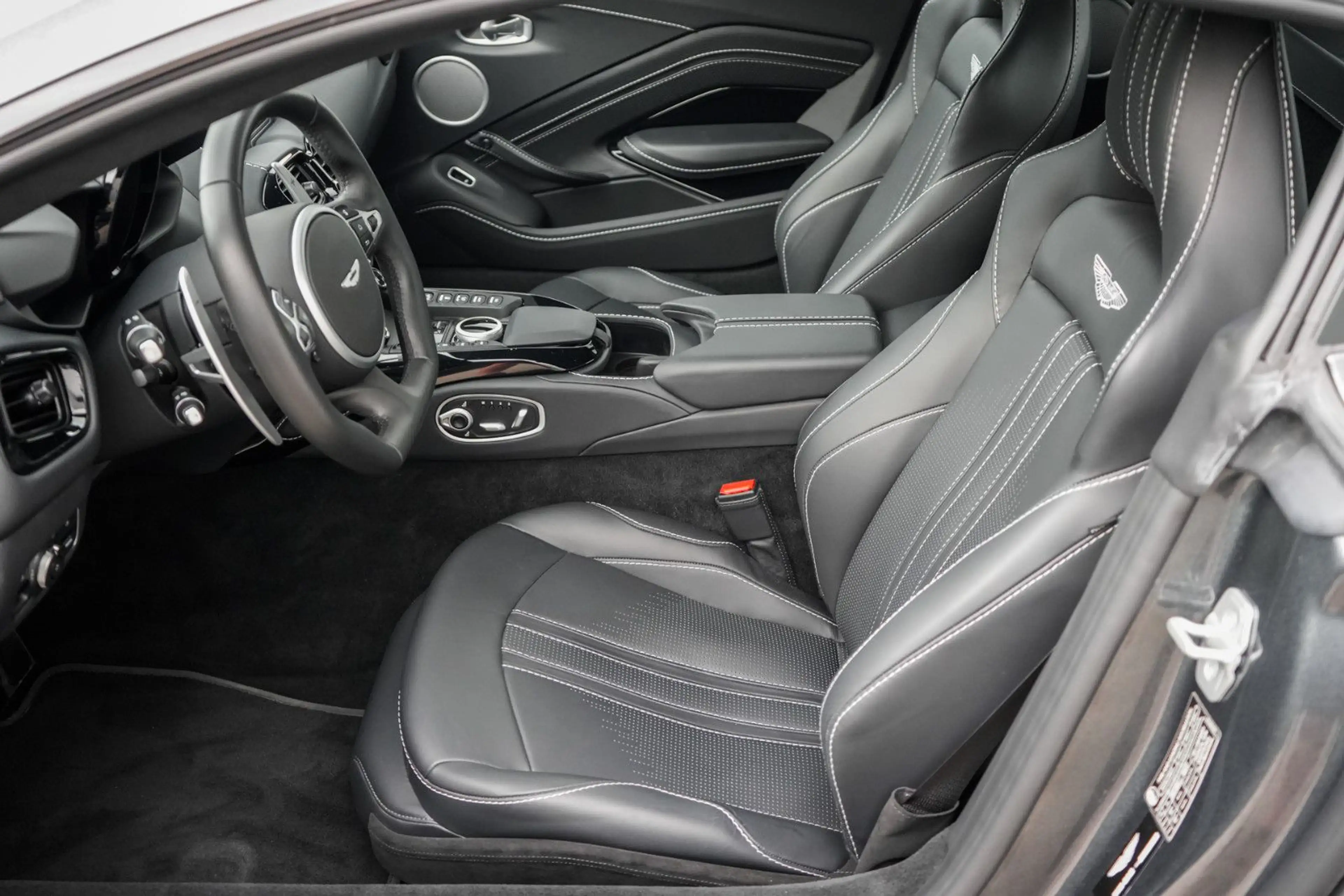 Aston Martin V8 4.0 V8 — photo 9