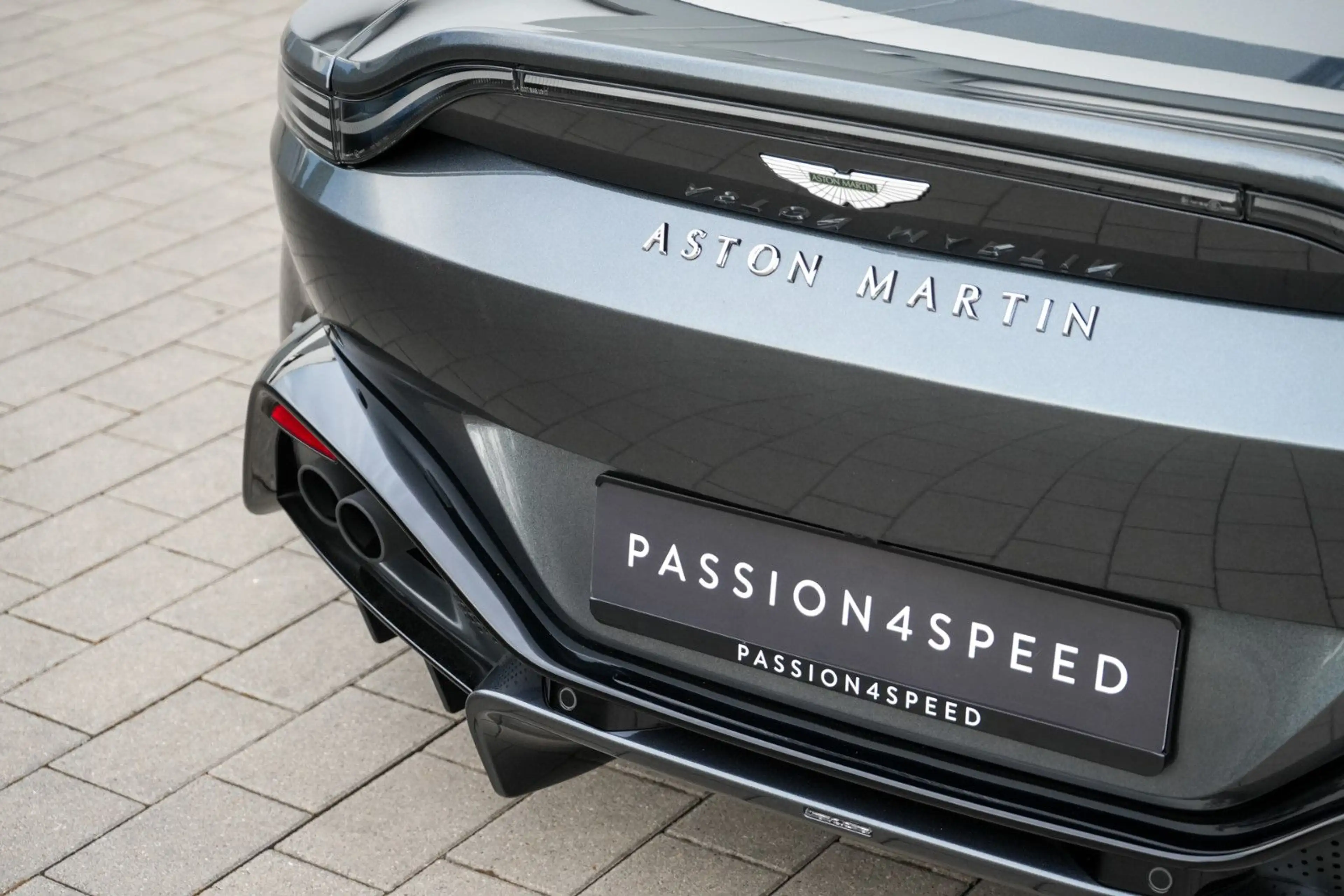 Aston Martin V8 4.0 V8 — photo 8