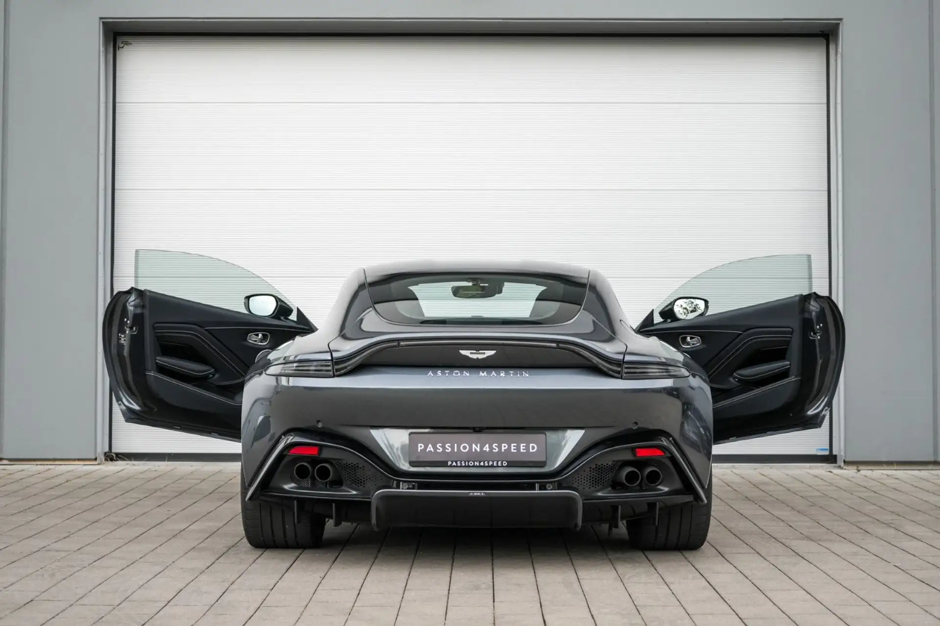 애스턴마틴 V8 Coupe 2023 건메탈 사진 4