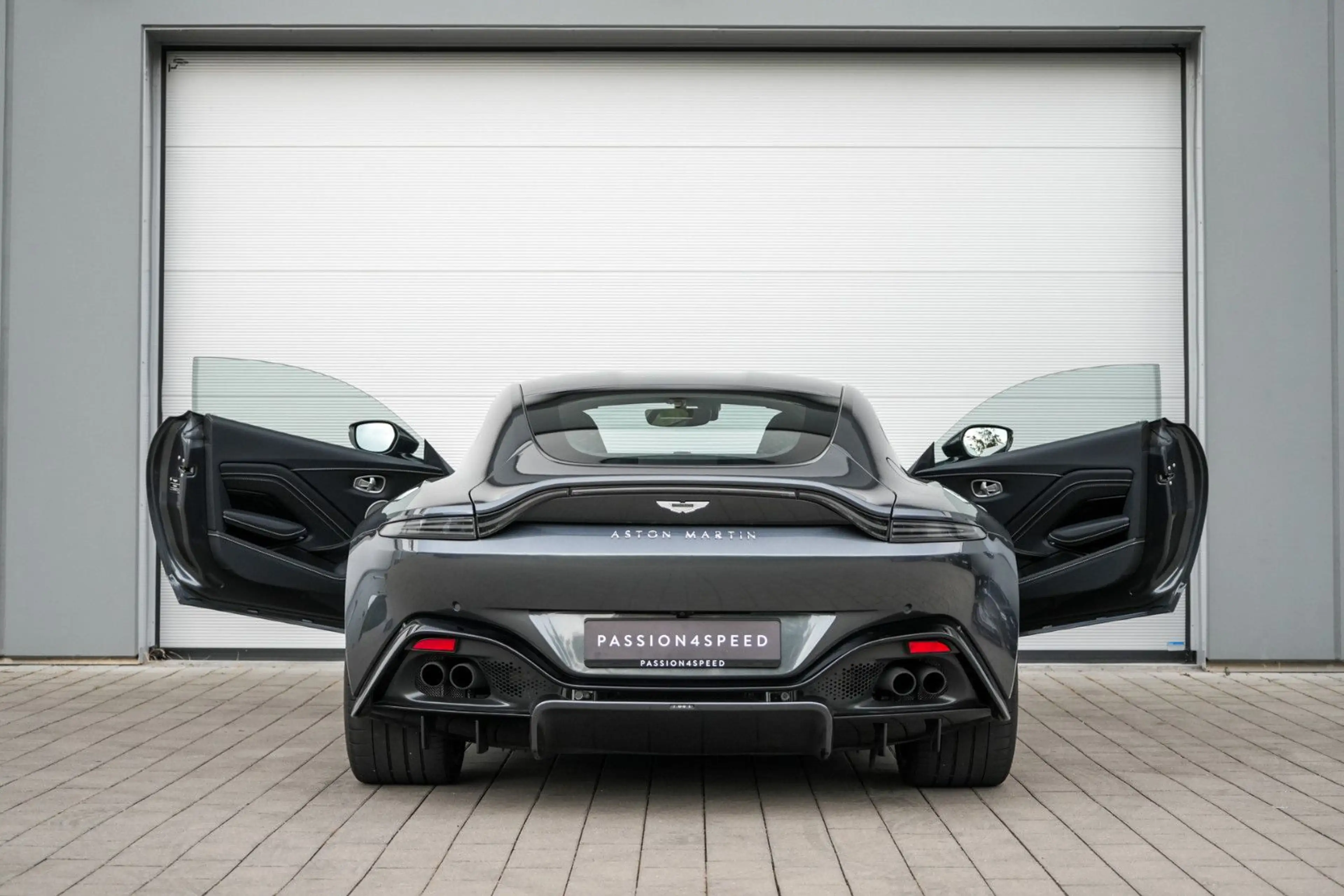 Aston Martin V8 4.0 V8 — photo 4