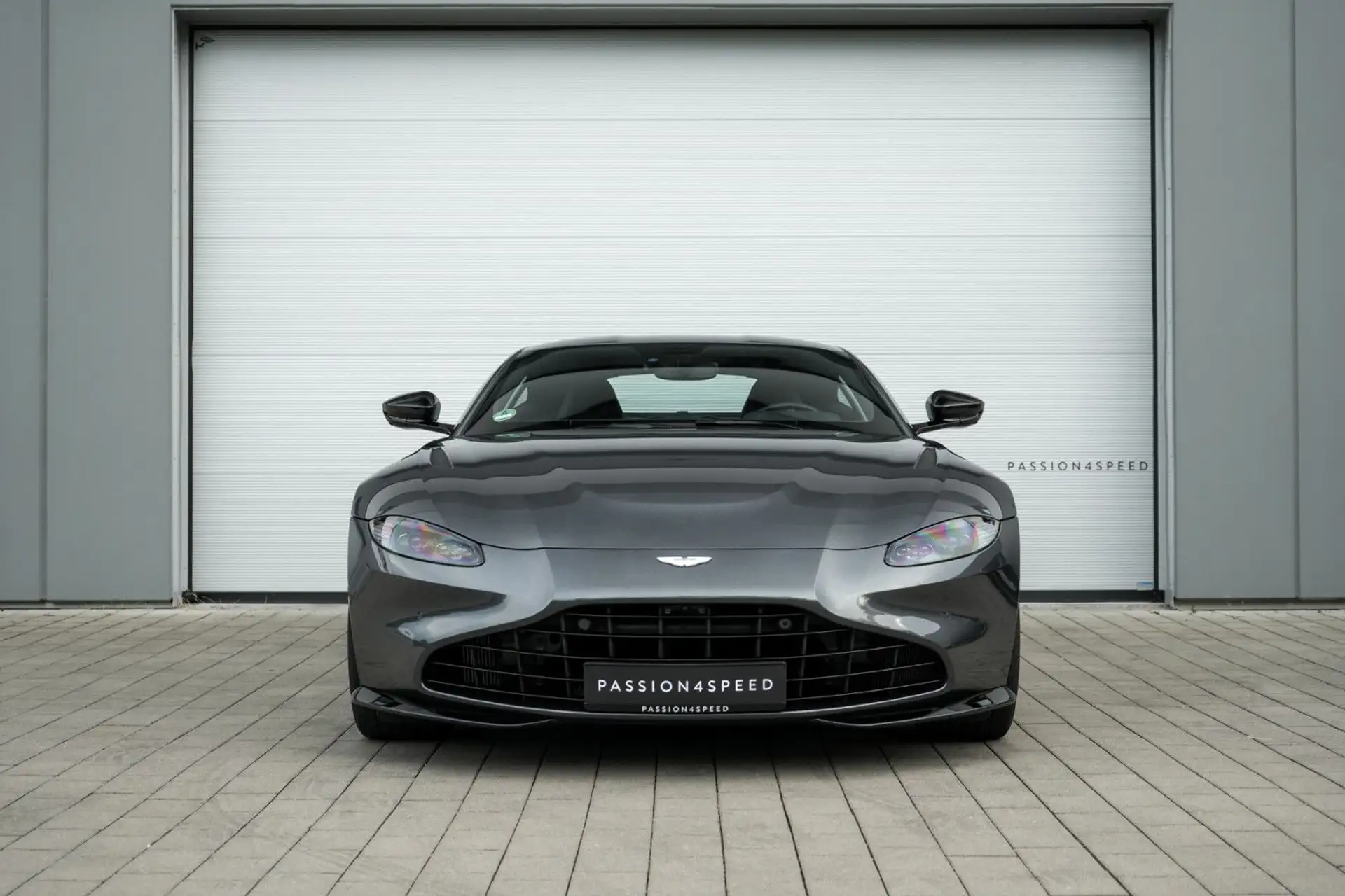 애스턴마틴 V8 Coupe 2023 건메탈 사진 1