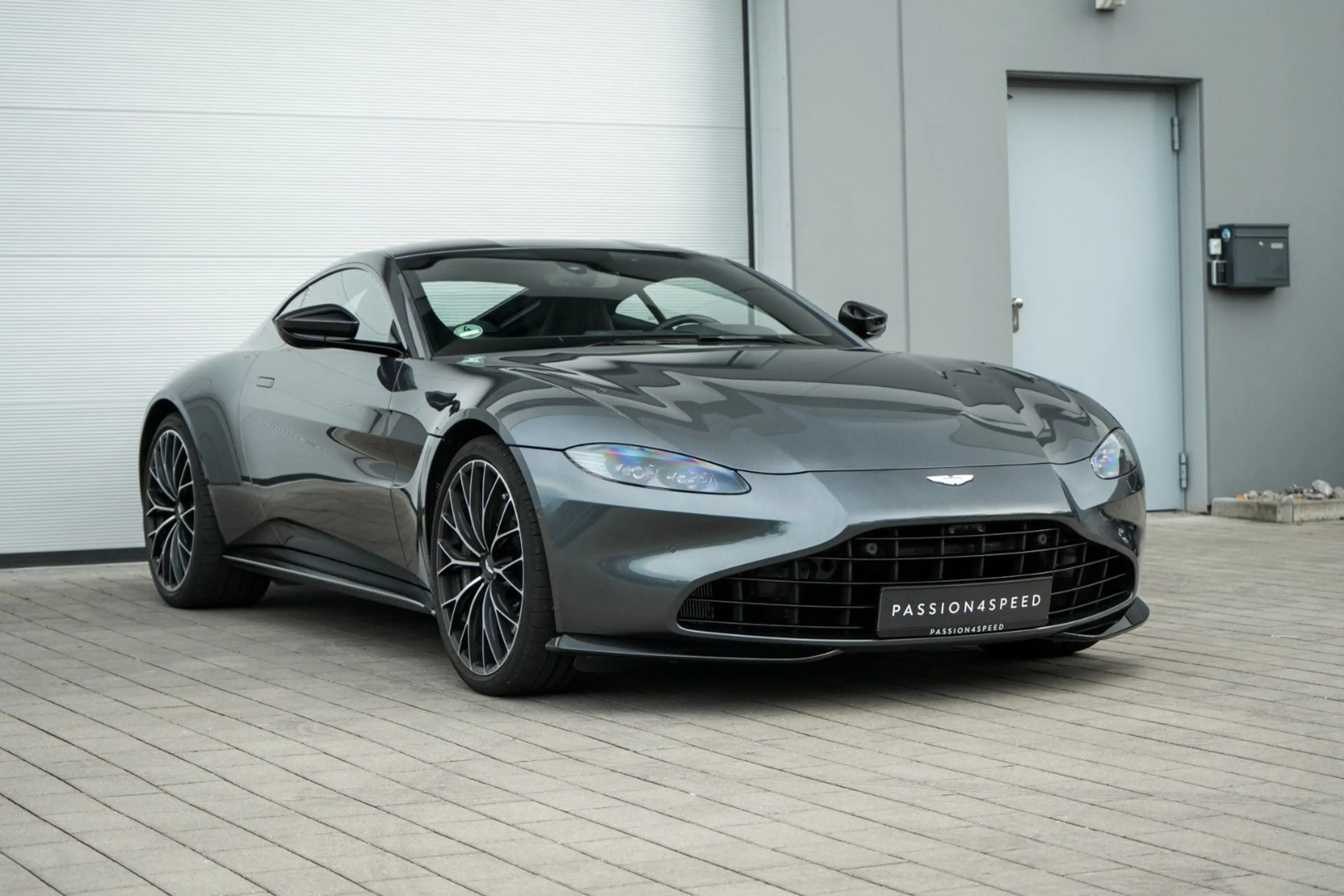 Aston Martin V8 4.0 V8 — photo 3