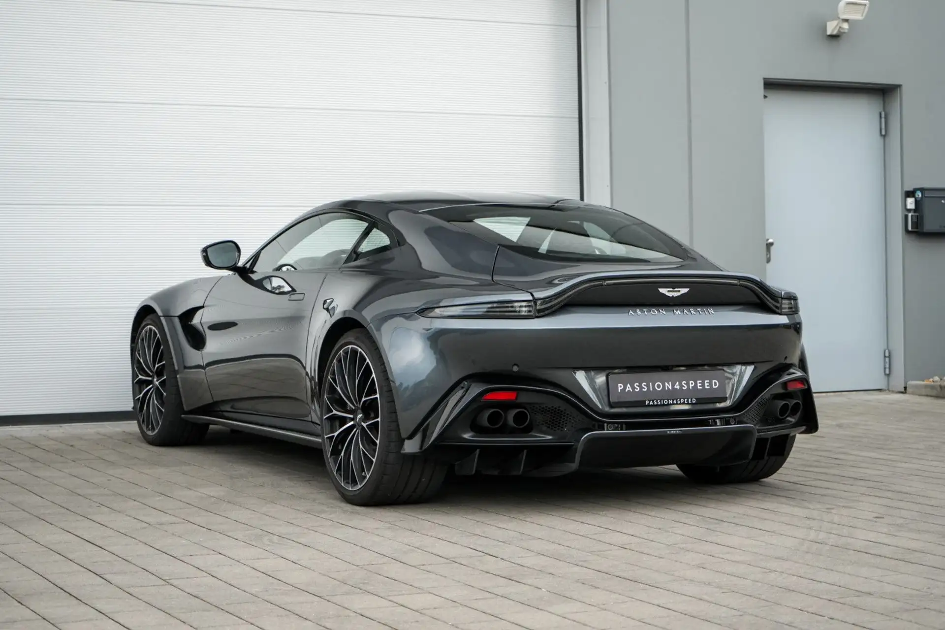 애스턴마틴 V8 Coupe 2023 건메탈 사진 5