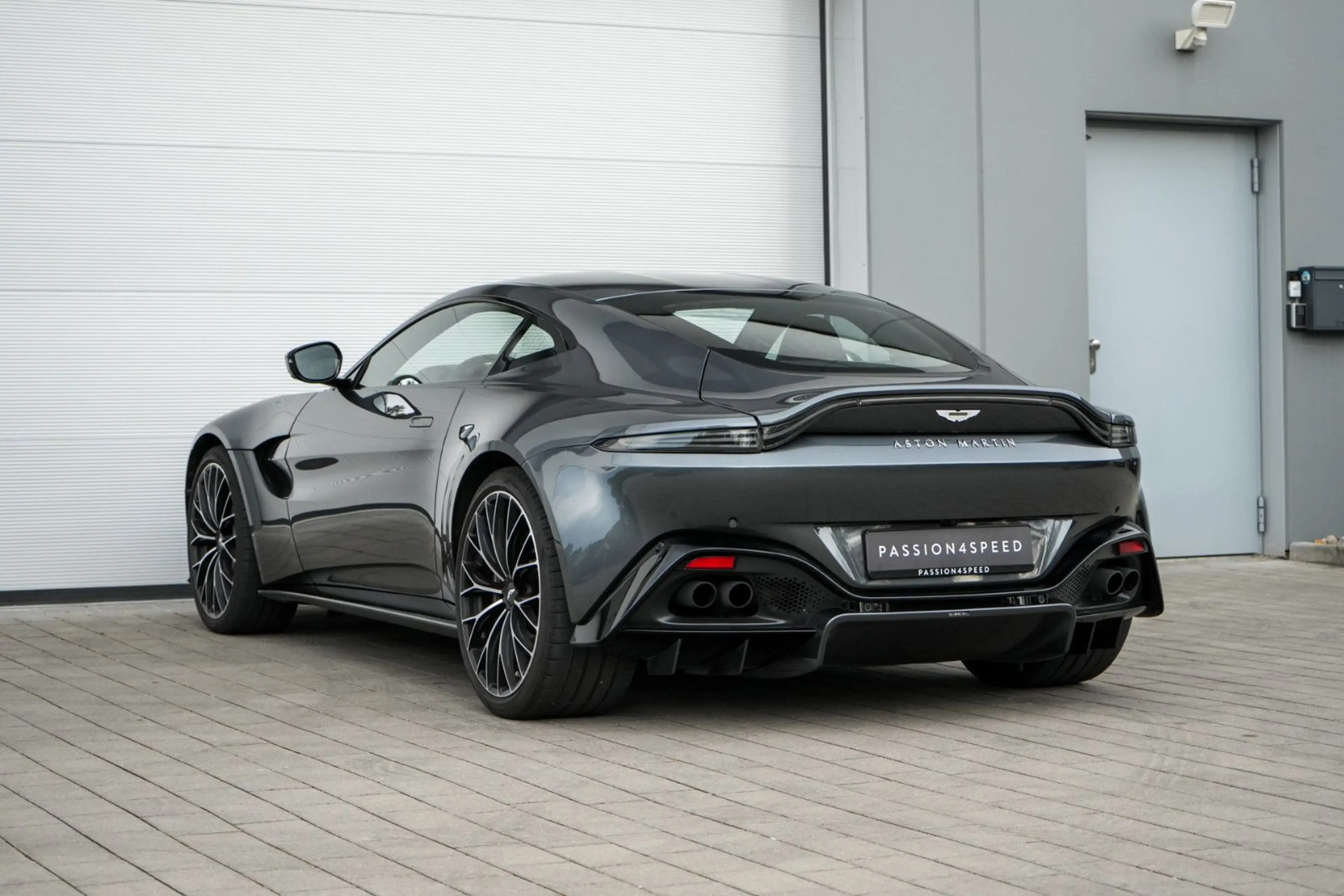 Aston Martin V8 4.0 V8 — photo 5