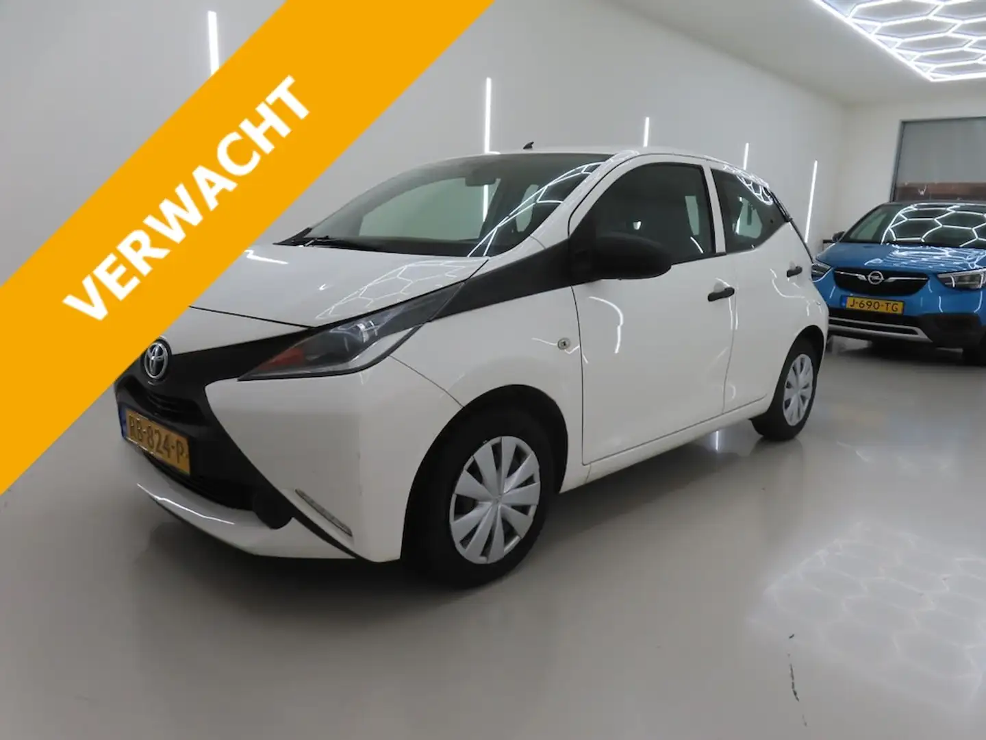 Toyota Aygo 1.0 VVT-i 69pk 5D x-fun Apple & Android audio Wit - 1