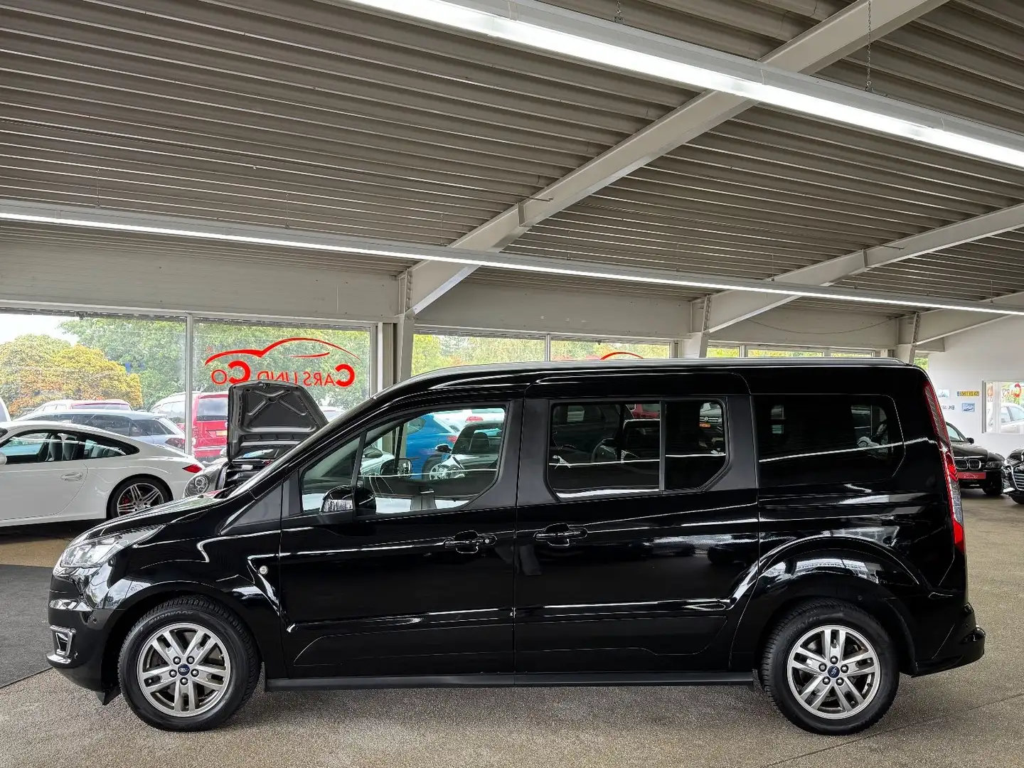Ford Grand Tourneo Connect 7Sitz *AHK*SHZ*PAN*NAV*ACC Schwarz - 2
