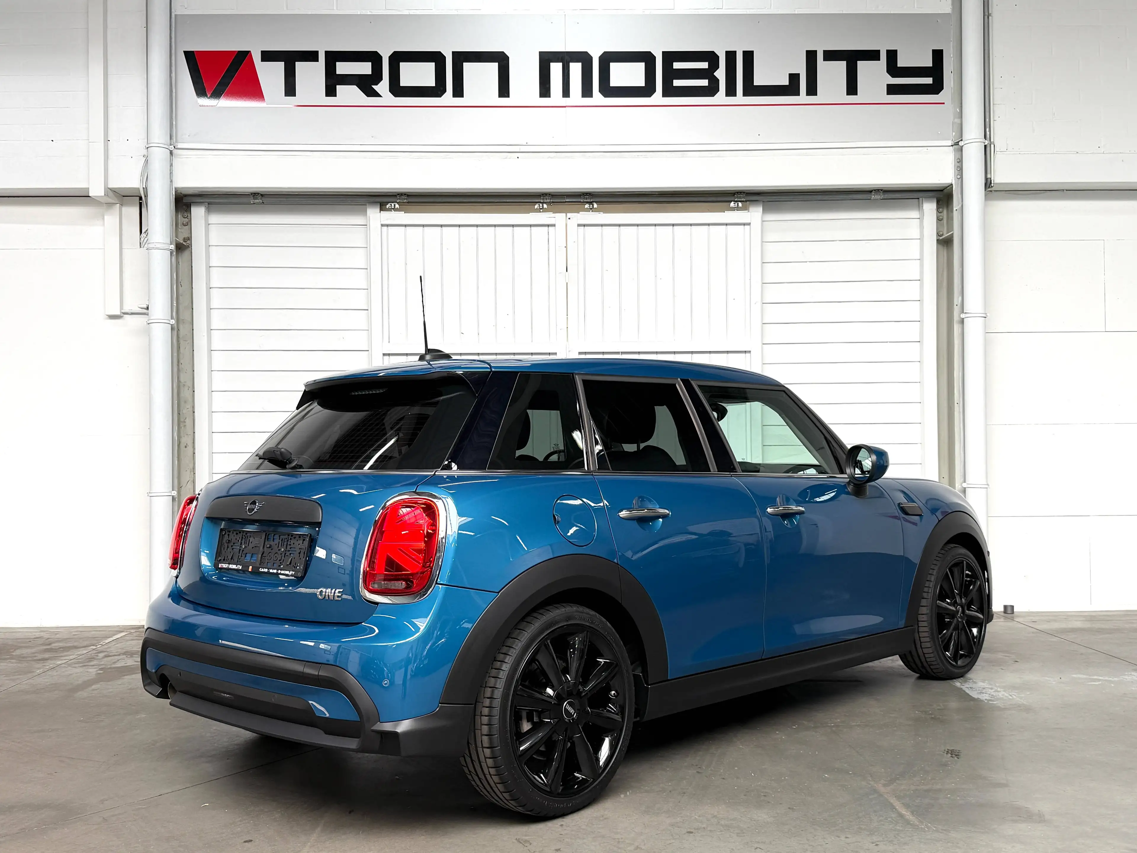 MINI One Mini 1.5A One LEDER*NAVI*DAB*CARPLAY*LED*PDC*CC*ALU MINI 18" — photo 4