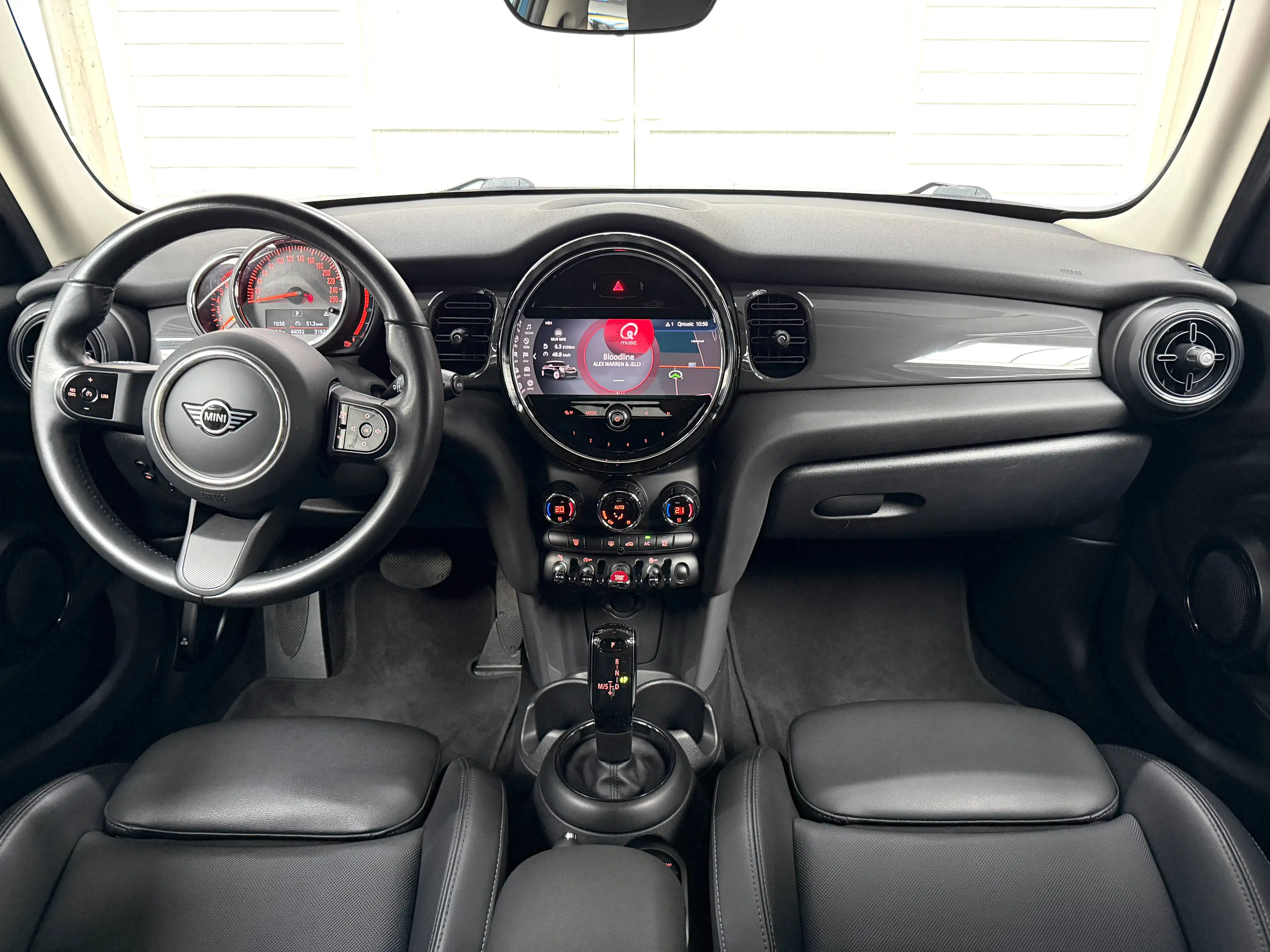 MINI One Mini 1.5A One LEDER*NAVI*DAB*CARPLAY*LED*PDC*CC*ALU MINI 18" — photo 9