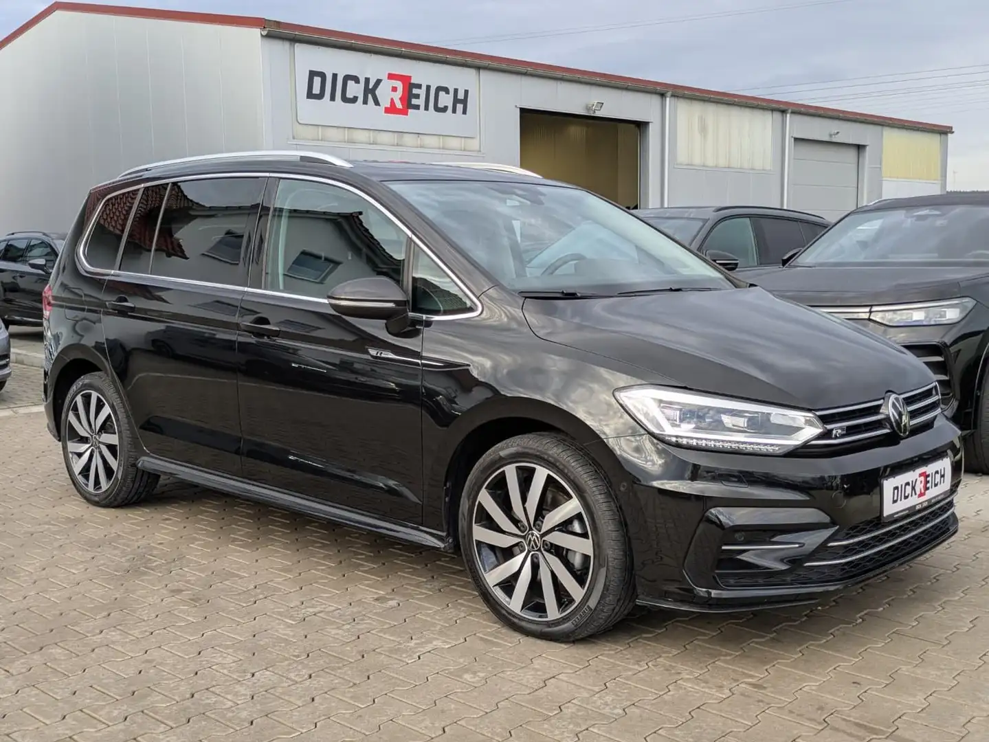 Volkswagen Touran 2.0 DSG R-Line High. Pano 7-Si IQ.Dri AHK Noir - 1