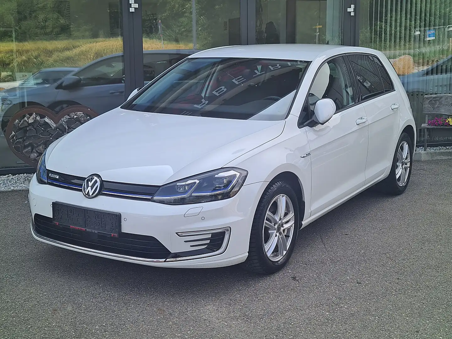 Volkswagen e-Golf 35,8kWh (mit Batterie) Weiß - 2