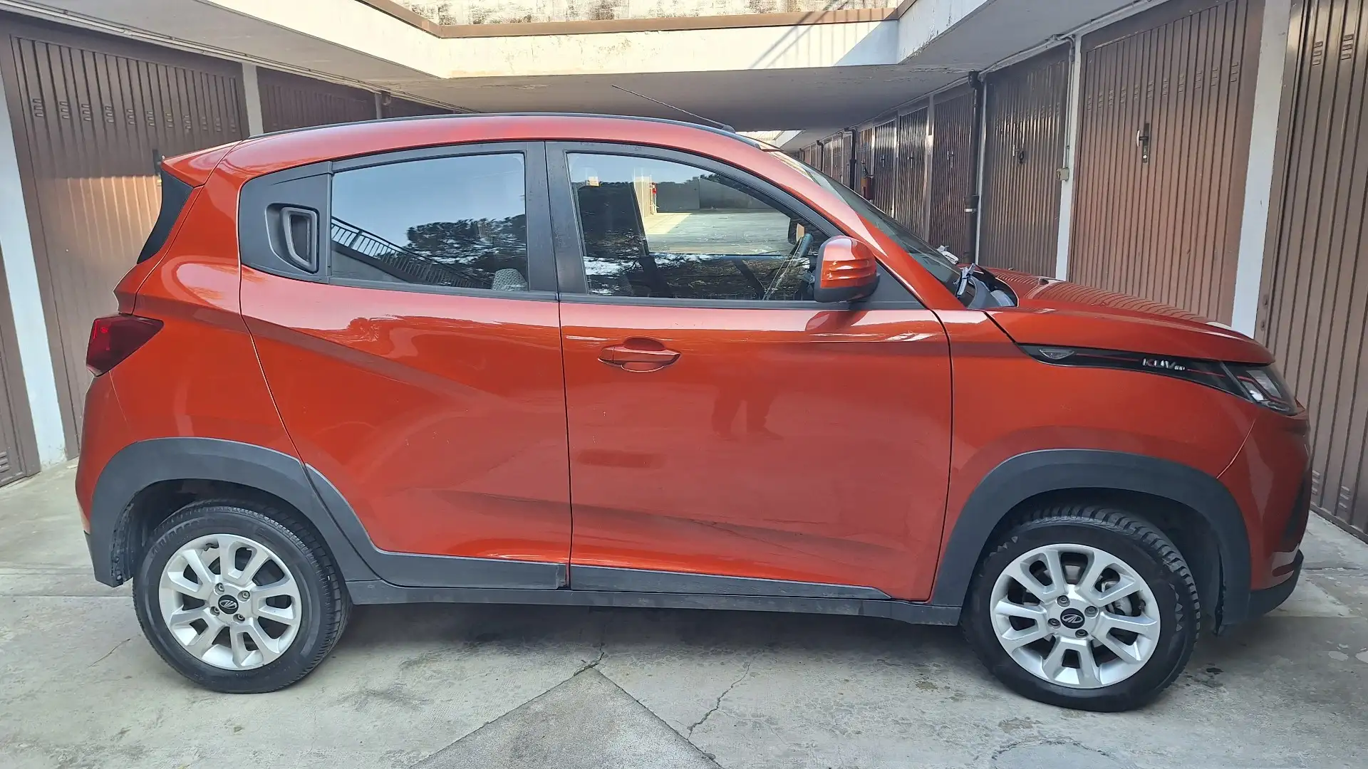 Mahindra KUV100 1.2 K6+ m-bifuel Arancione - 1